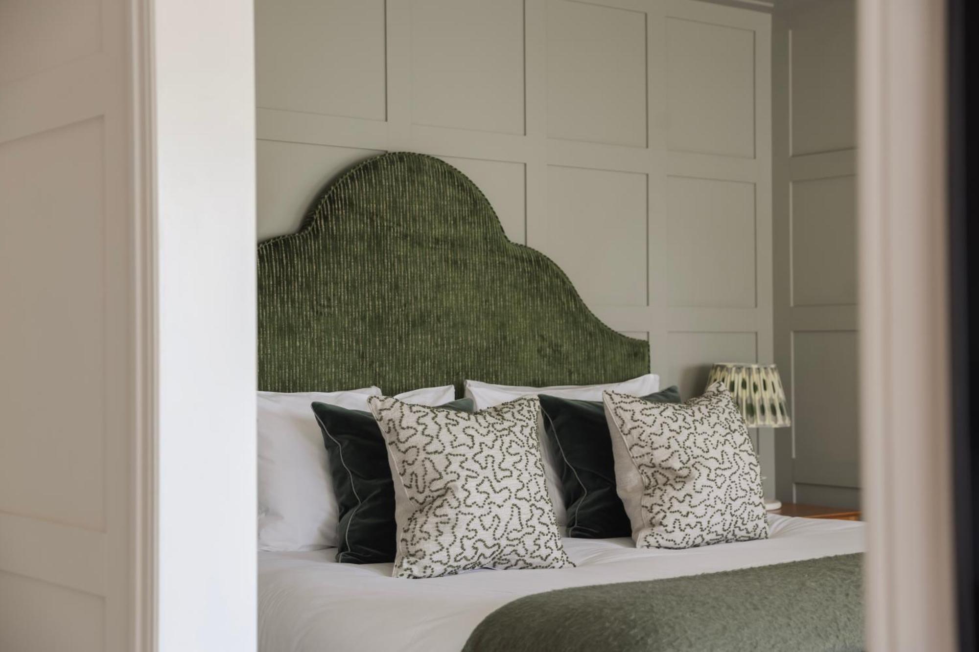 Suite,1697777680:JPEG