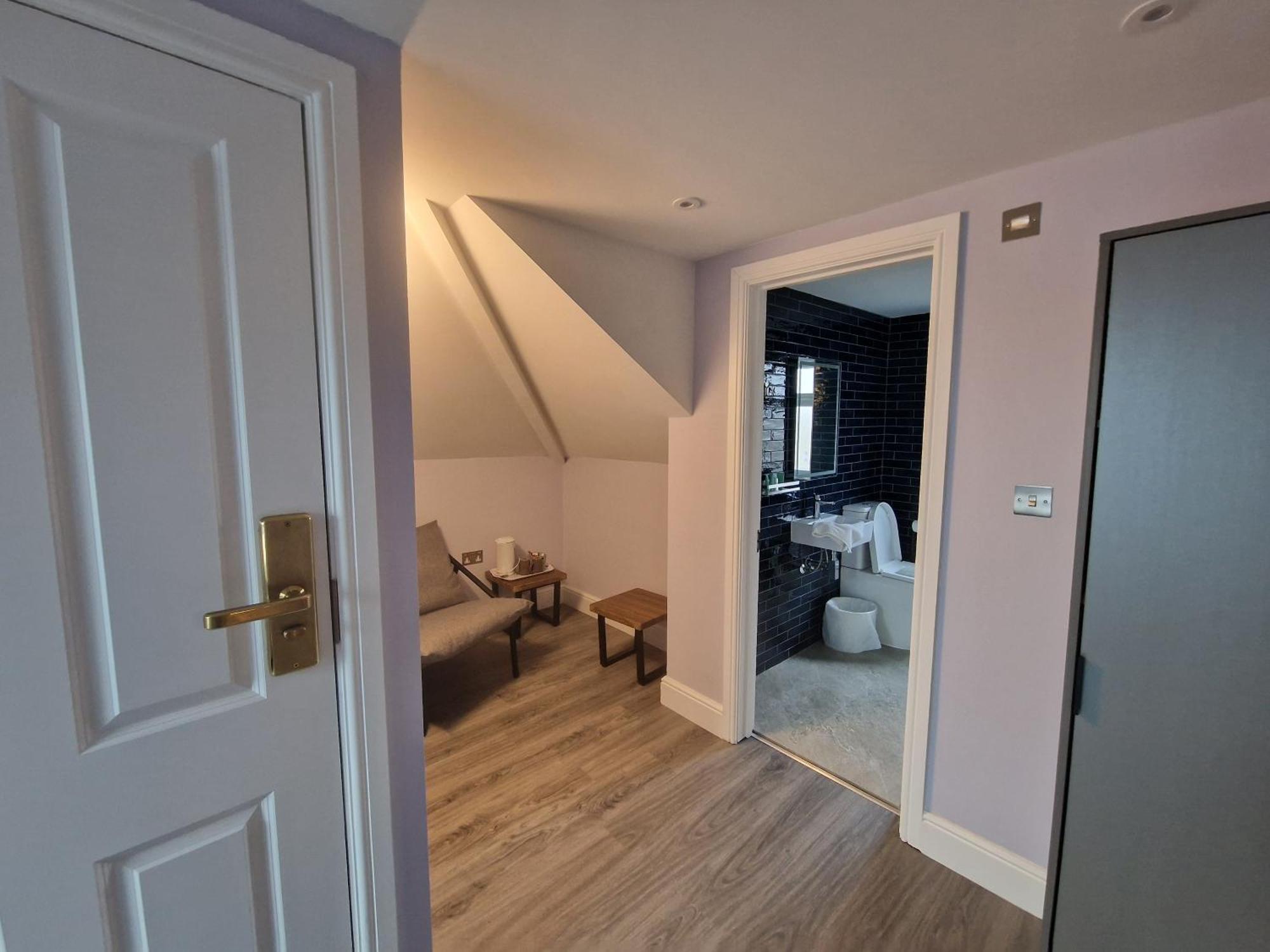 Twin Room,1697781583:JPEG