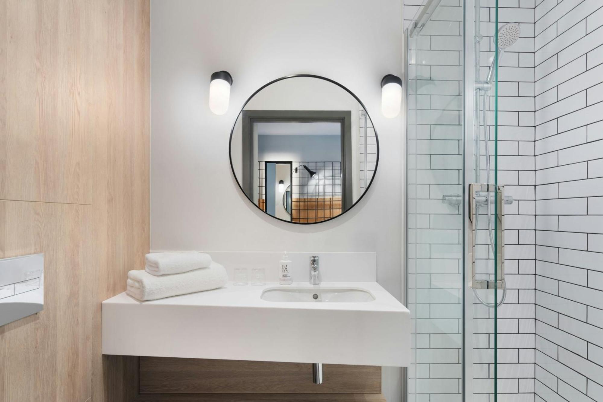 Graffiti Queen Room - No View,1697825592:JPEG