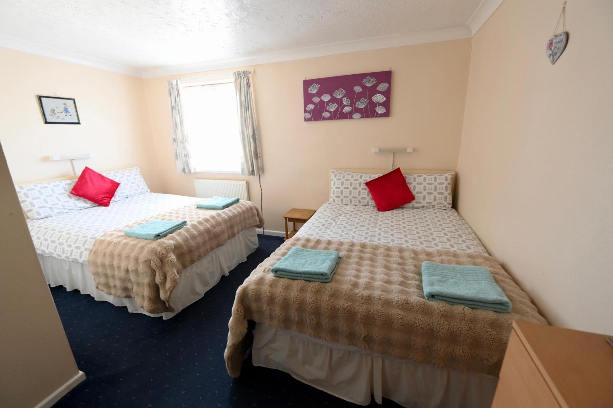 Family Room (2 Adults + 2 Children)