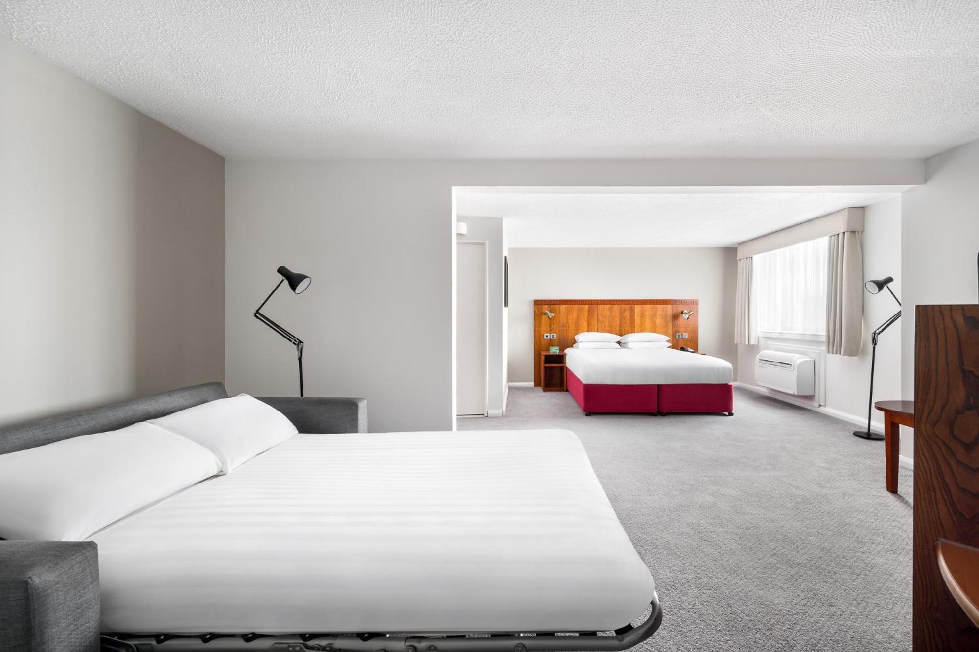 King Suite with Sofa Bed,1516348747:JPEG