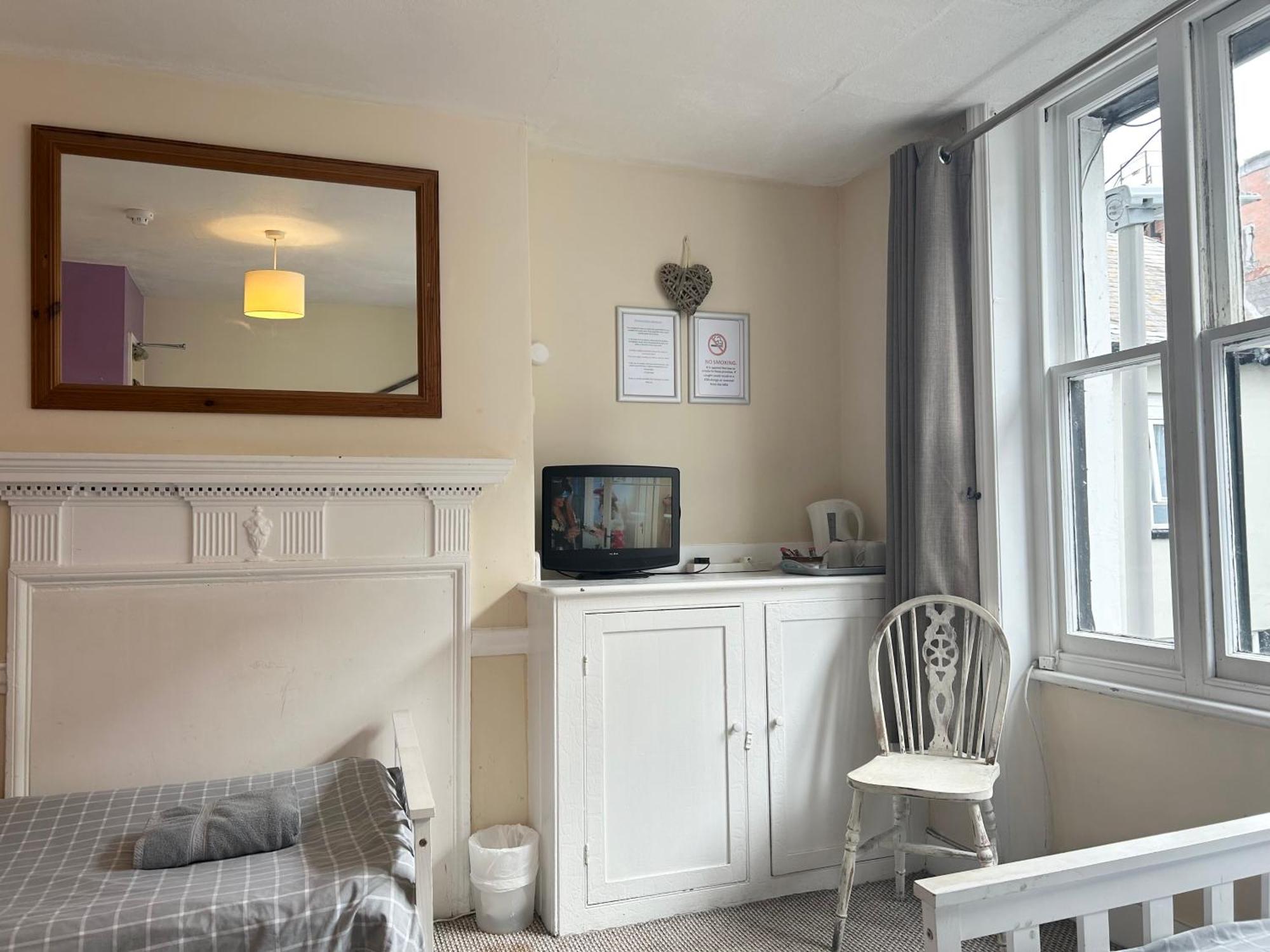 Triple Room 2 Shared Bathroom,1706826155:JPEG