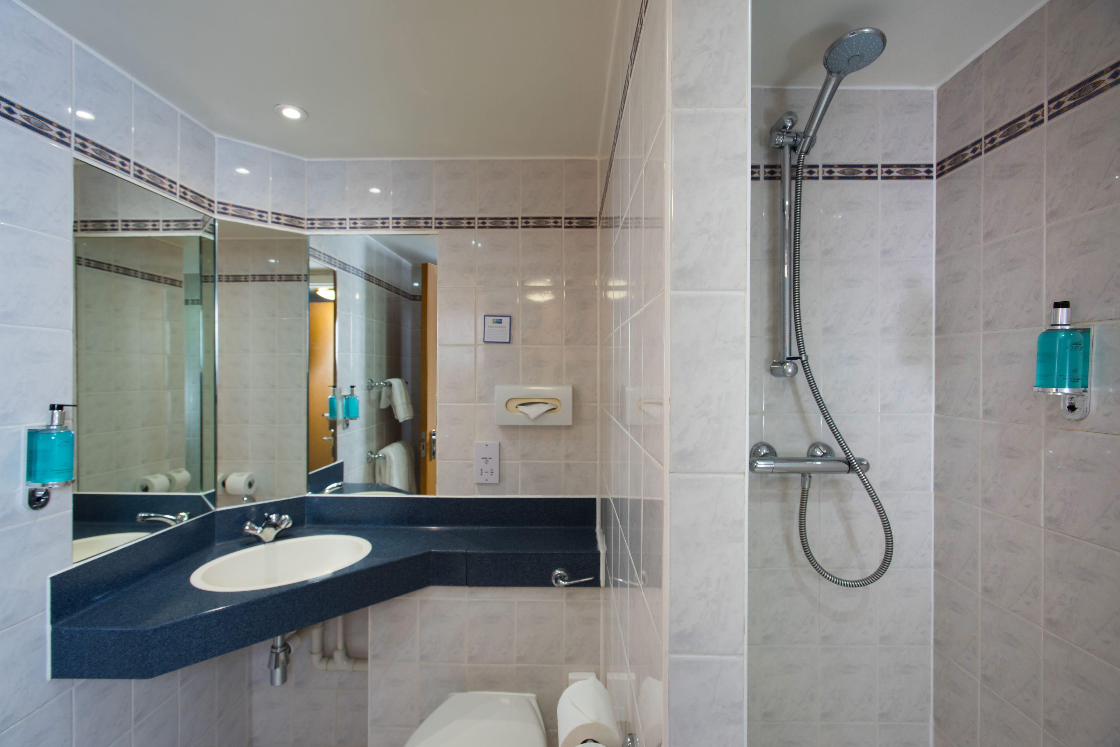 Standard Twin Room with Free Hot Breakfast