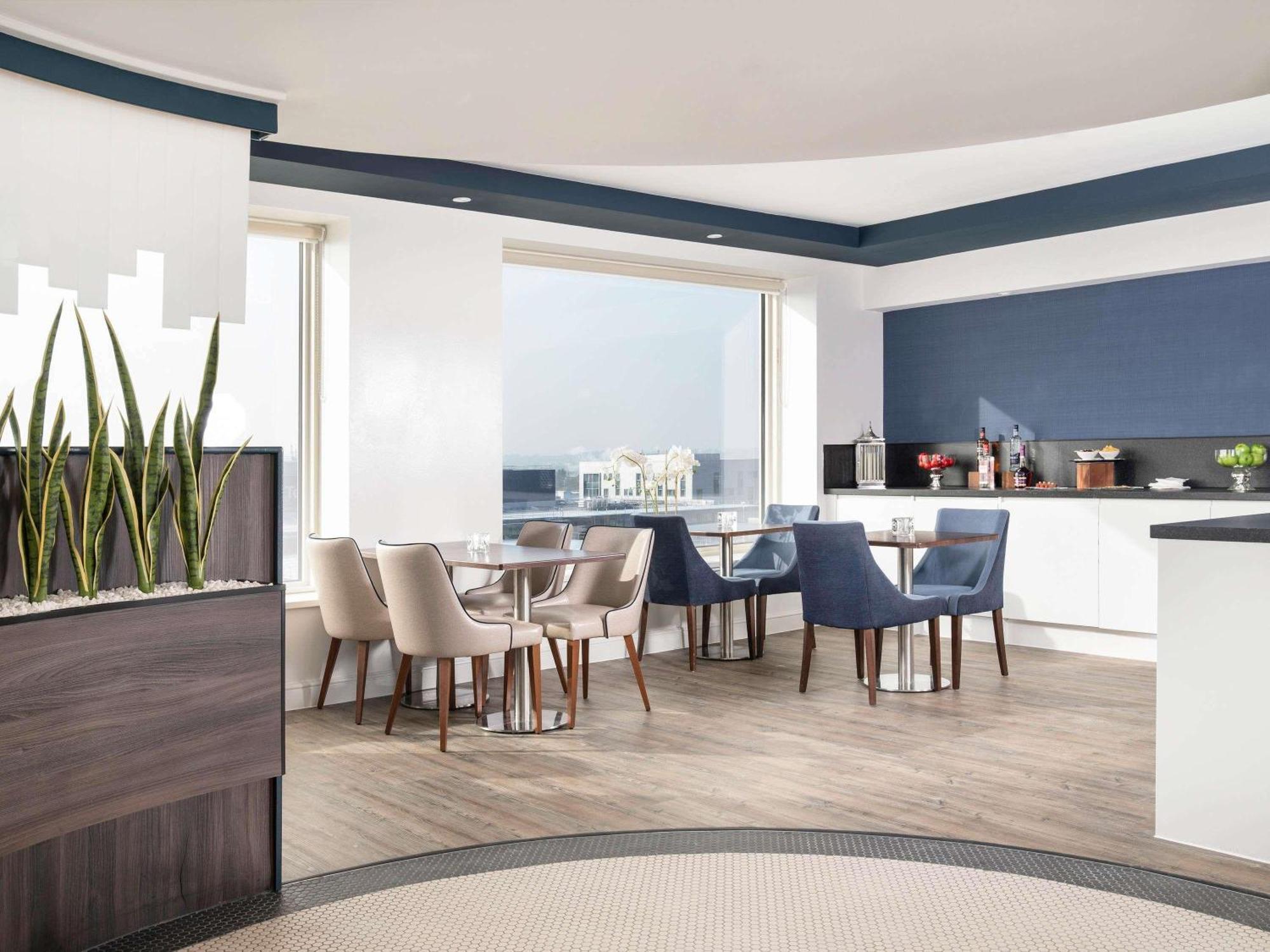 Luxury Queen Room,1716969166:JPEG