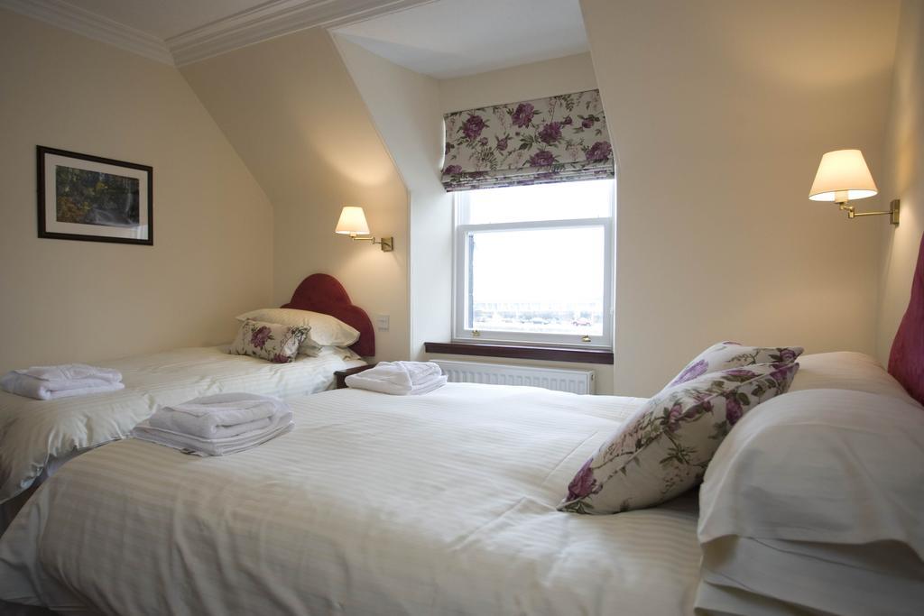 Family Room (3 persons)