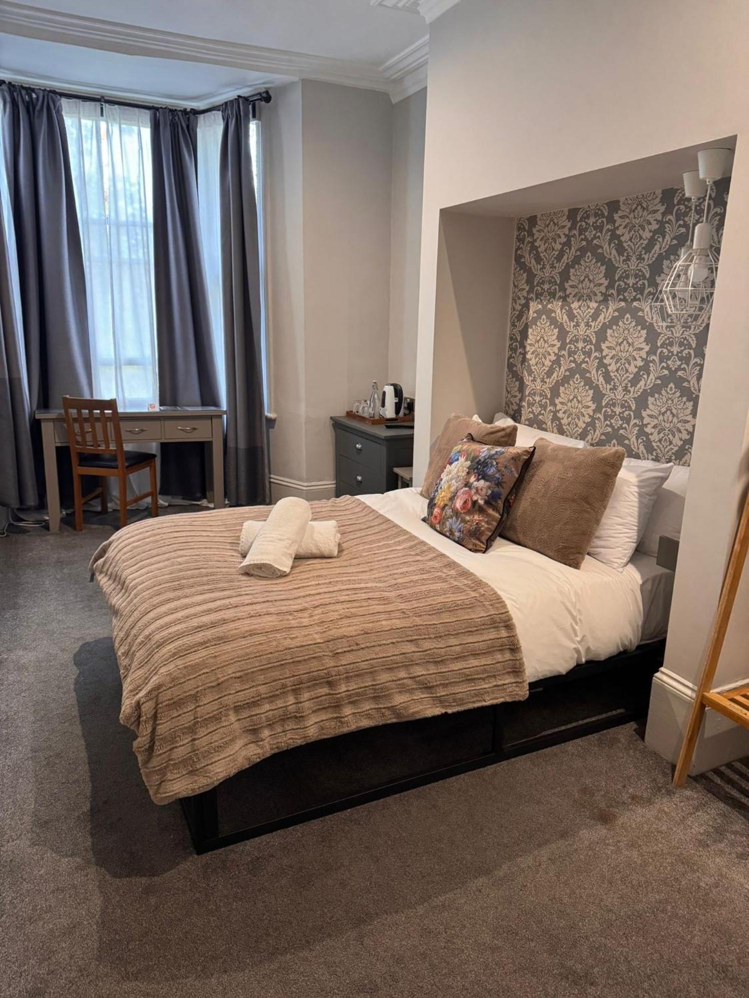 Double Room,1730033786:JPEG