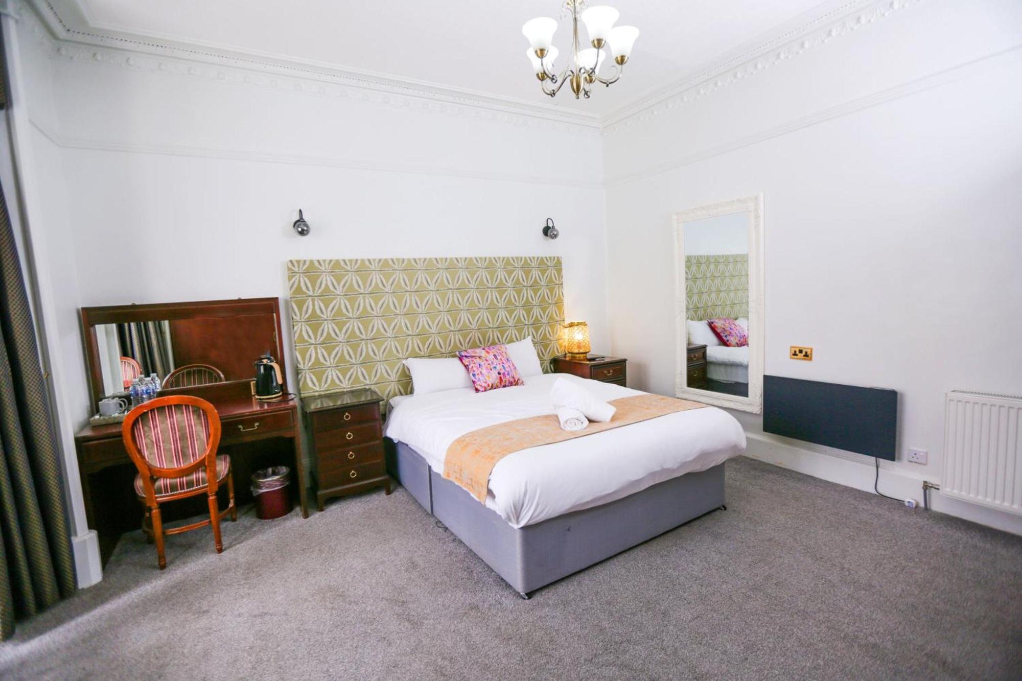 King Room with Roll-In Shower - Disability Access