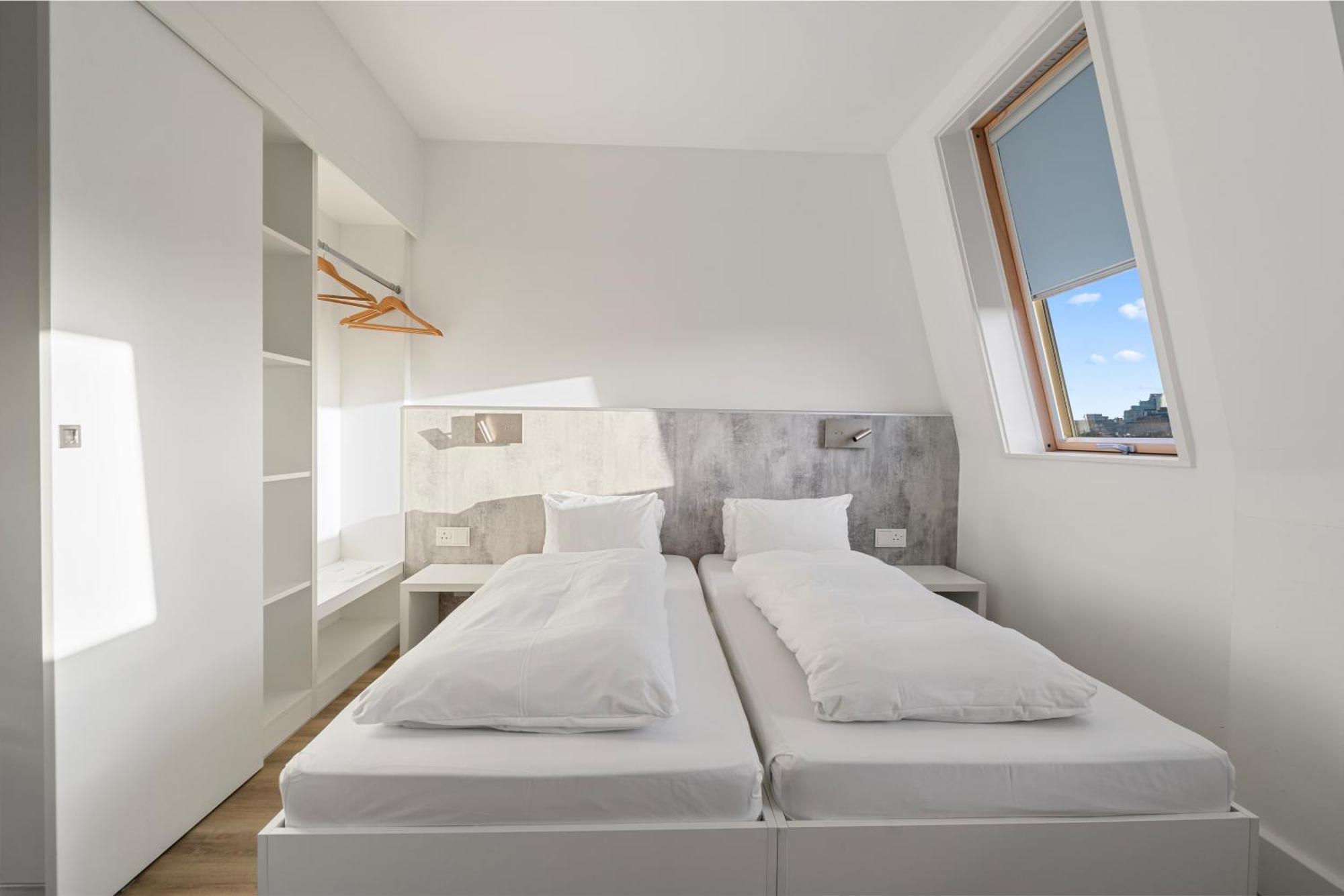 Double Room,1739429817:JPEG