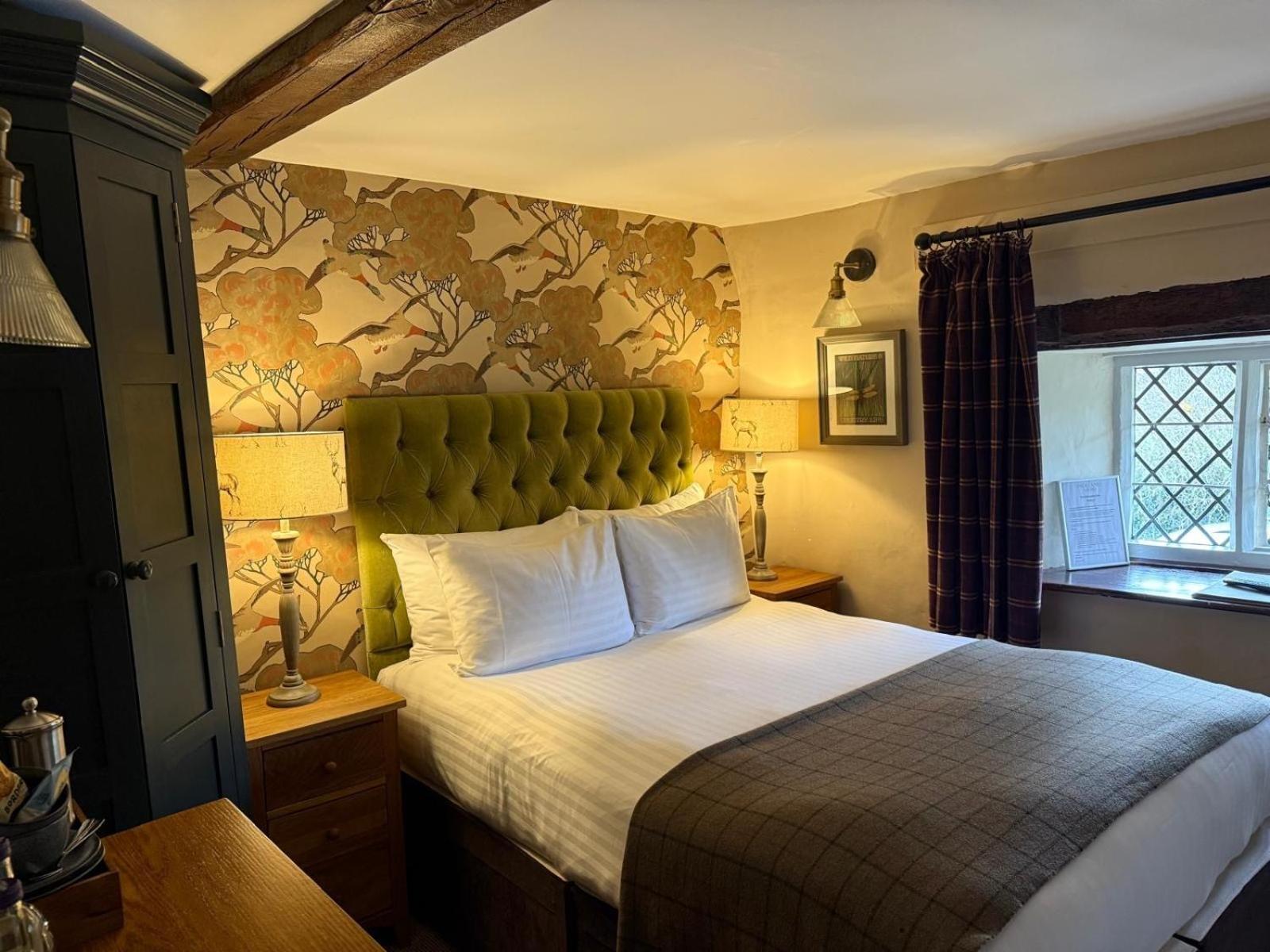 Small Double Room,1739496131:JPEG
