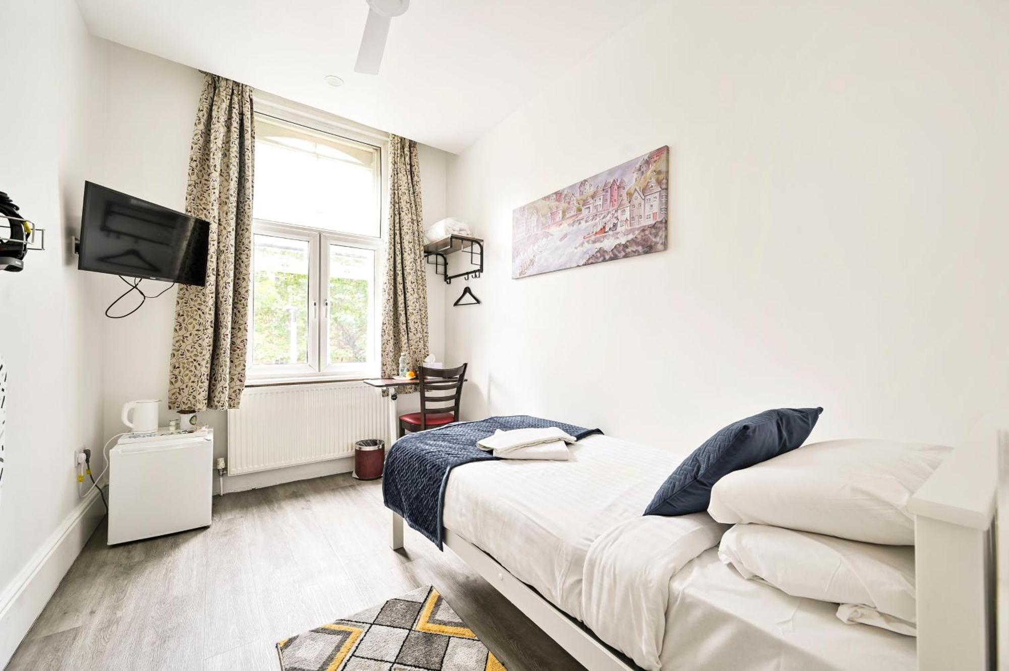 Single Room with Shared Bathroom,1742572432:JPEG