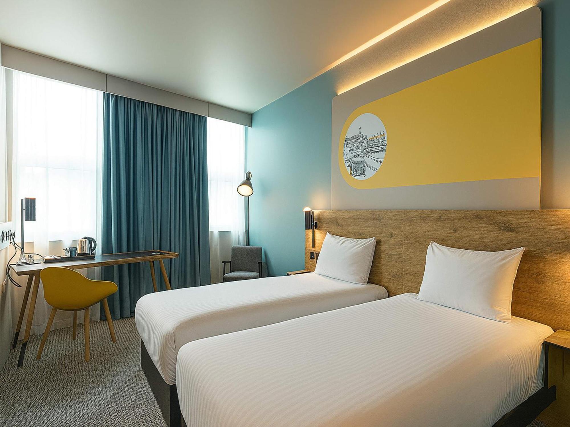 Twin Room,1742642051:JPEG