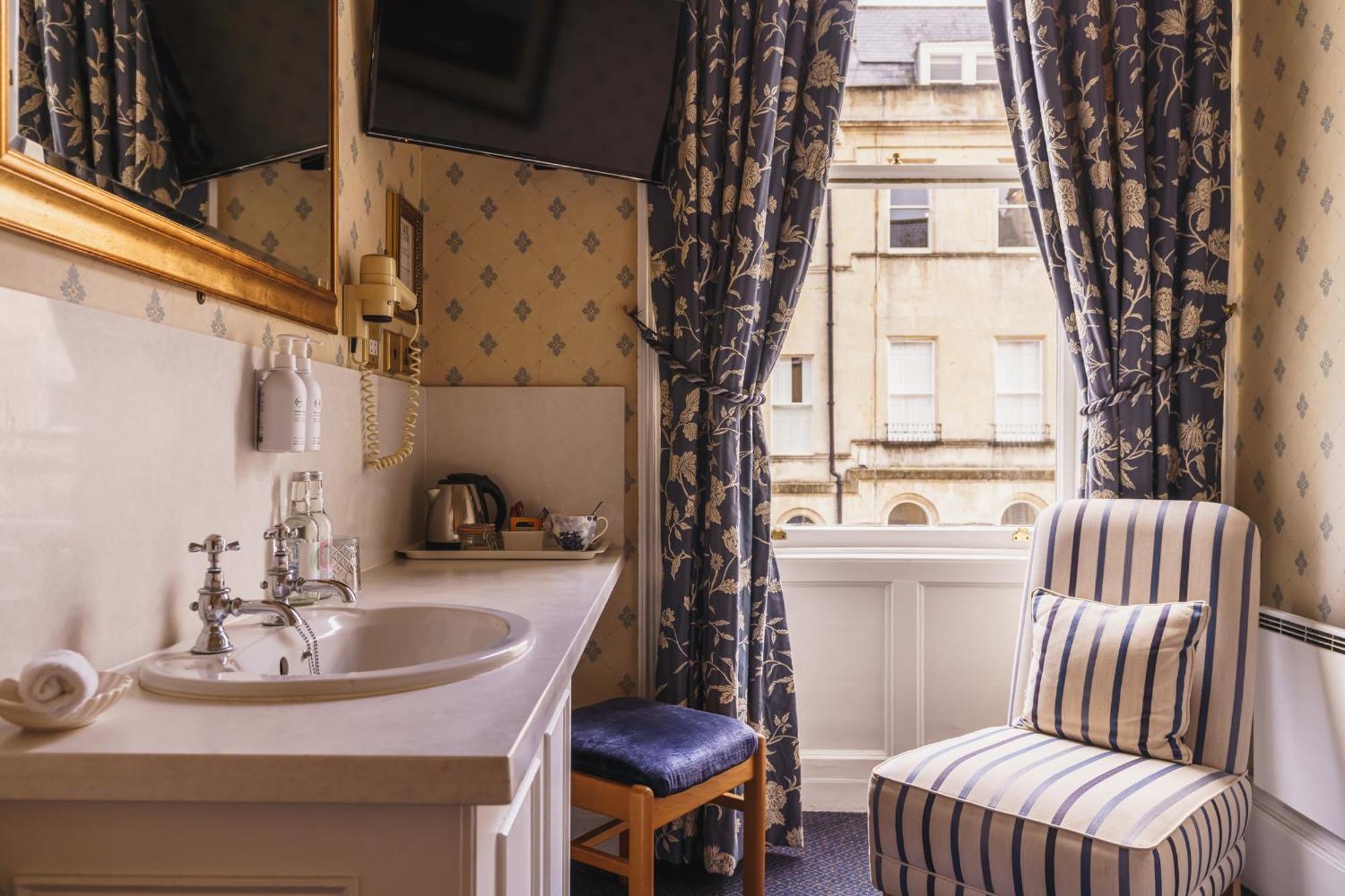 Single Room with Shared Bathroom,1742642371:JPEG