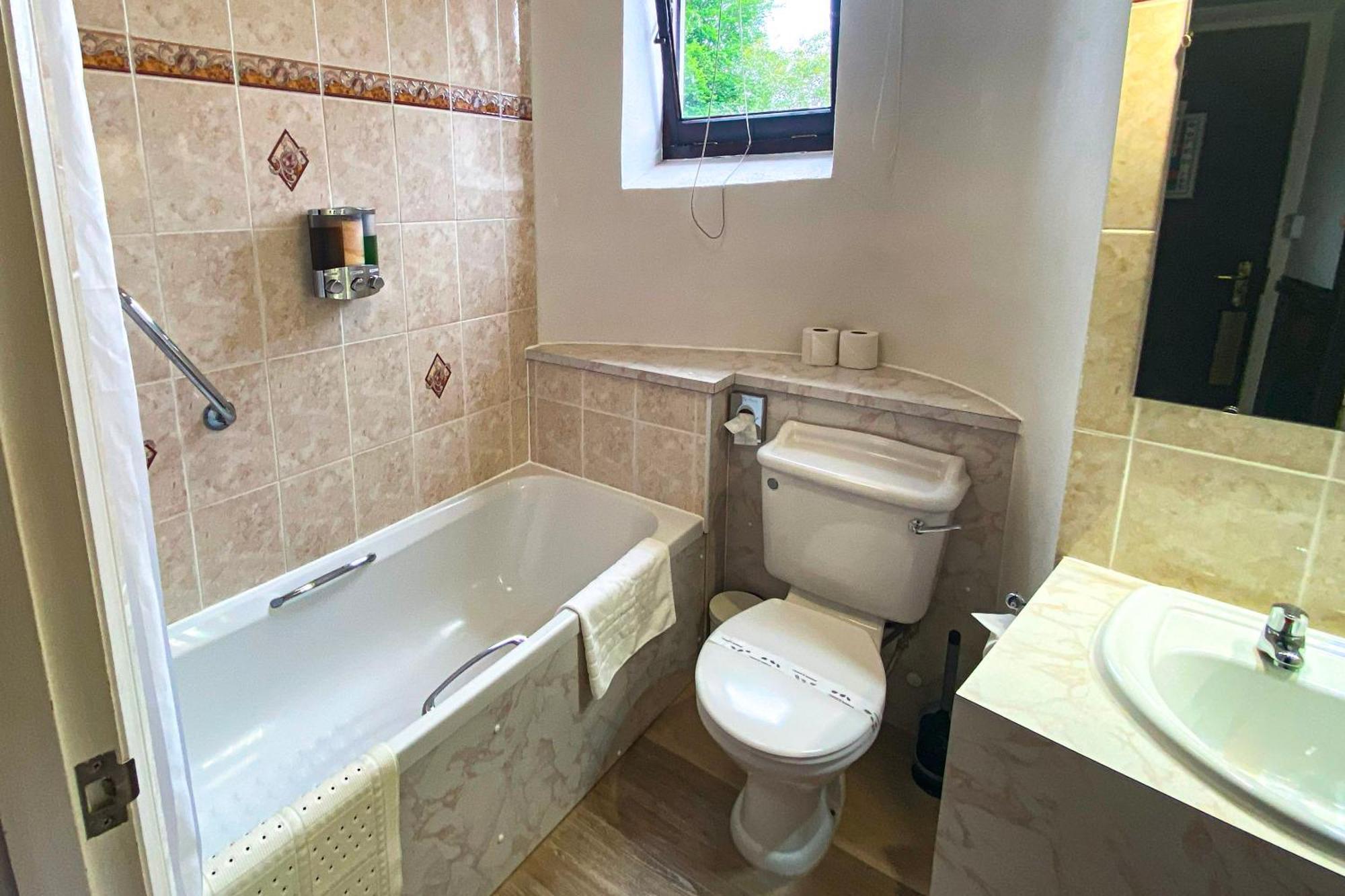 Room 1 - Single Room with Garden View - Main Hotel
