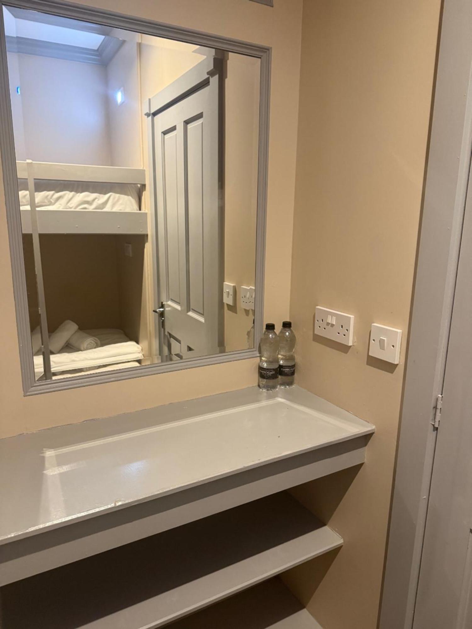 Small Twin Room,1743131652:JPEG