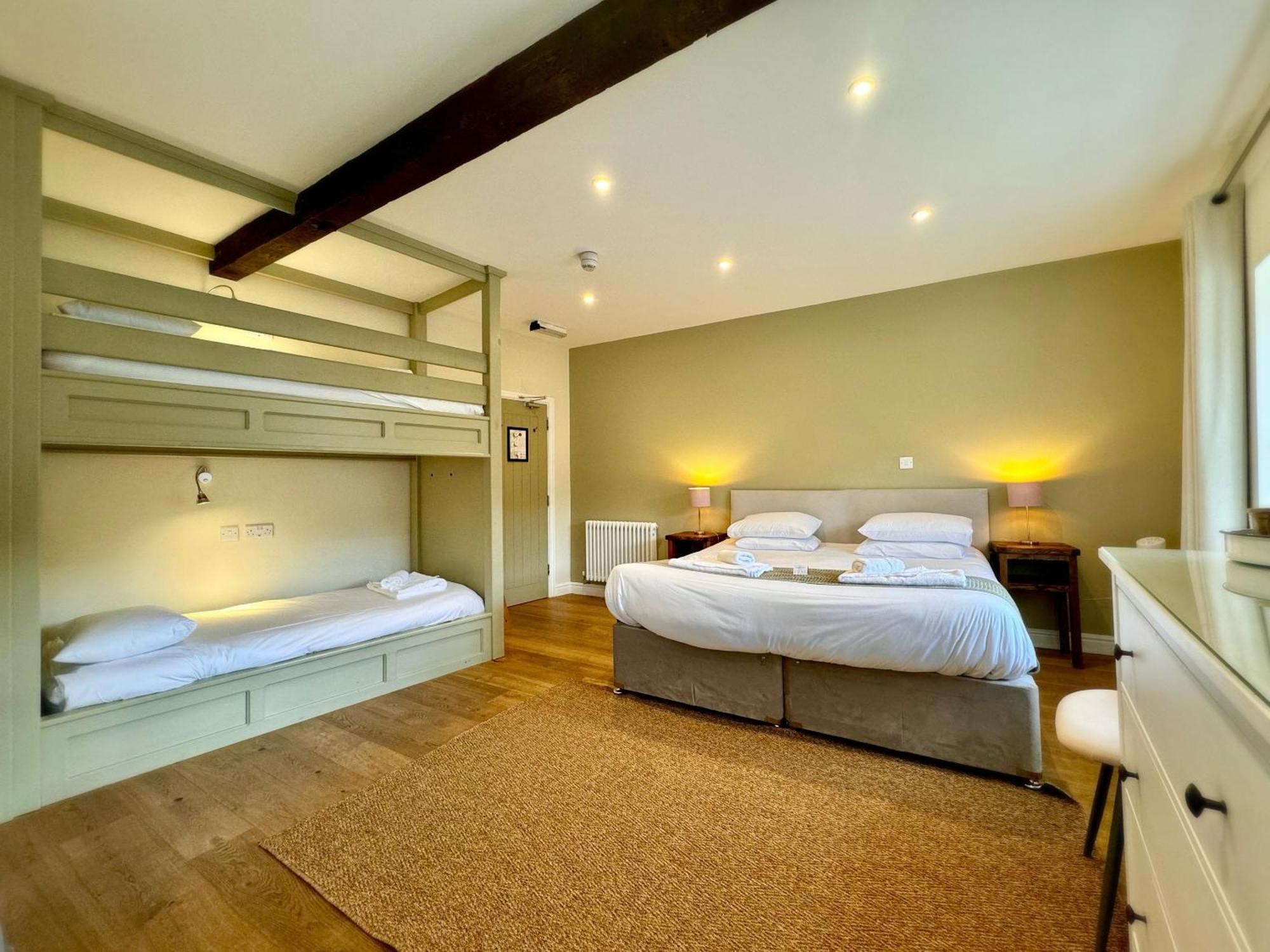 Family Room with Shower,1743214785:JPEG