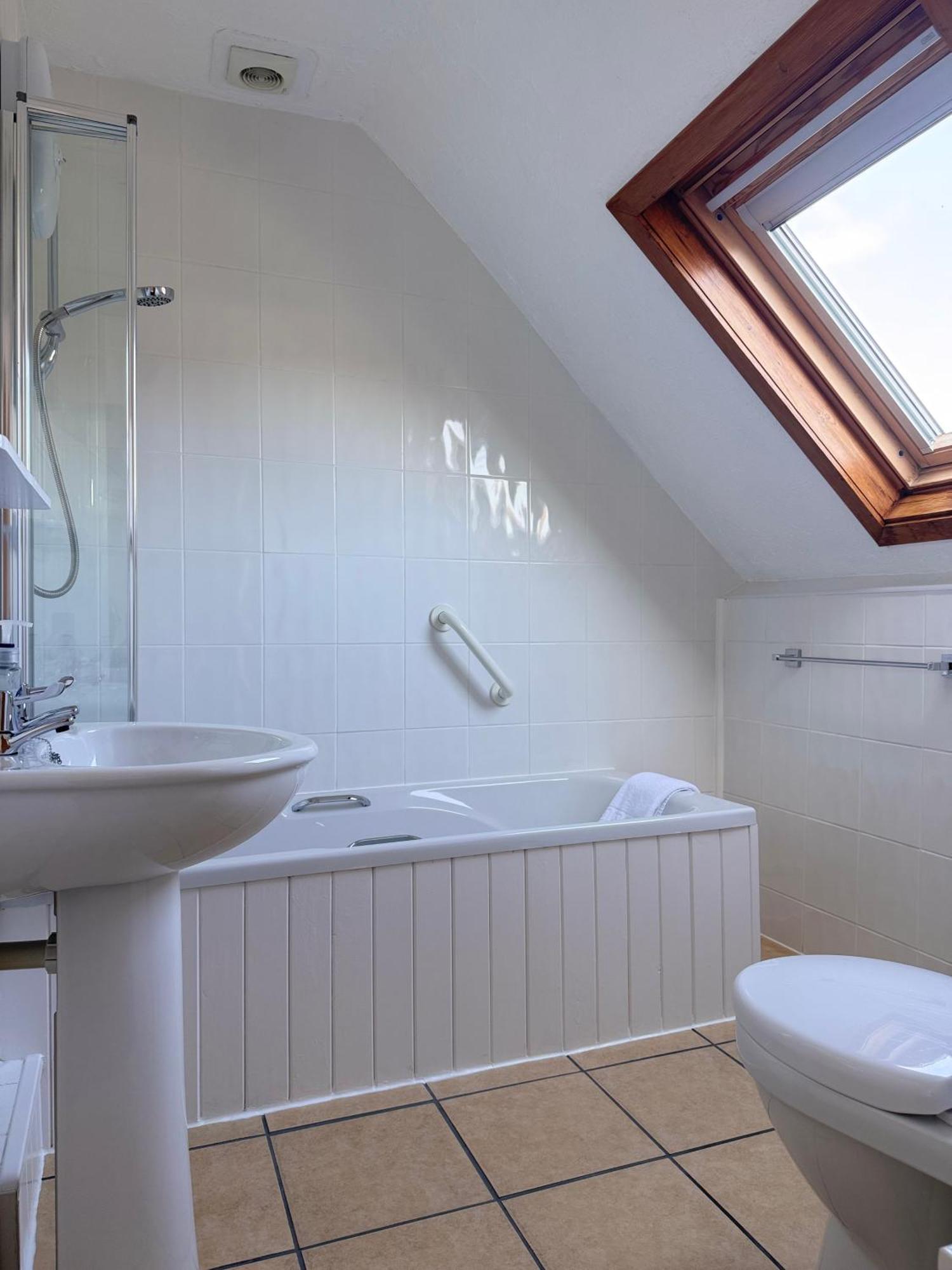 Room 9 Superior Family Room En-suite,1743300232:JPEG