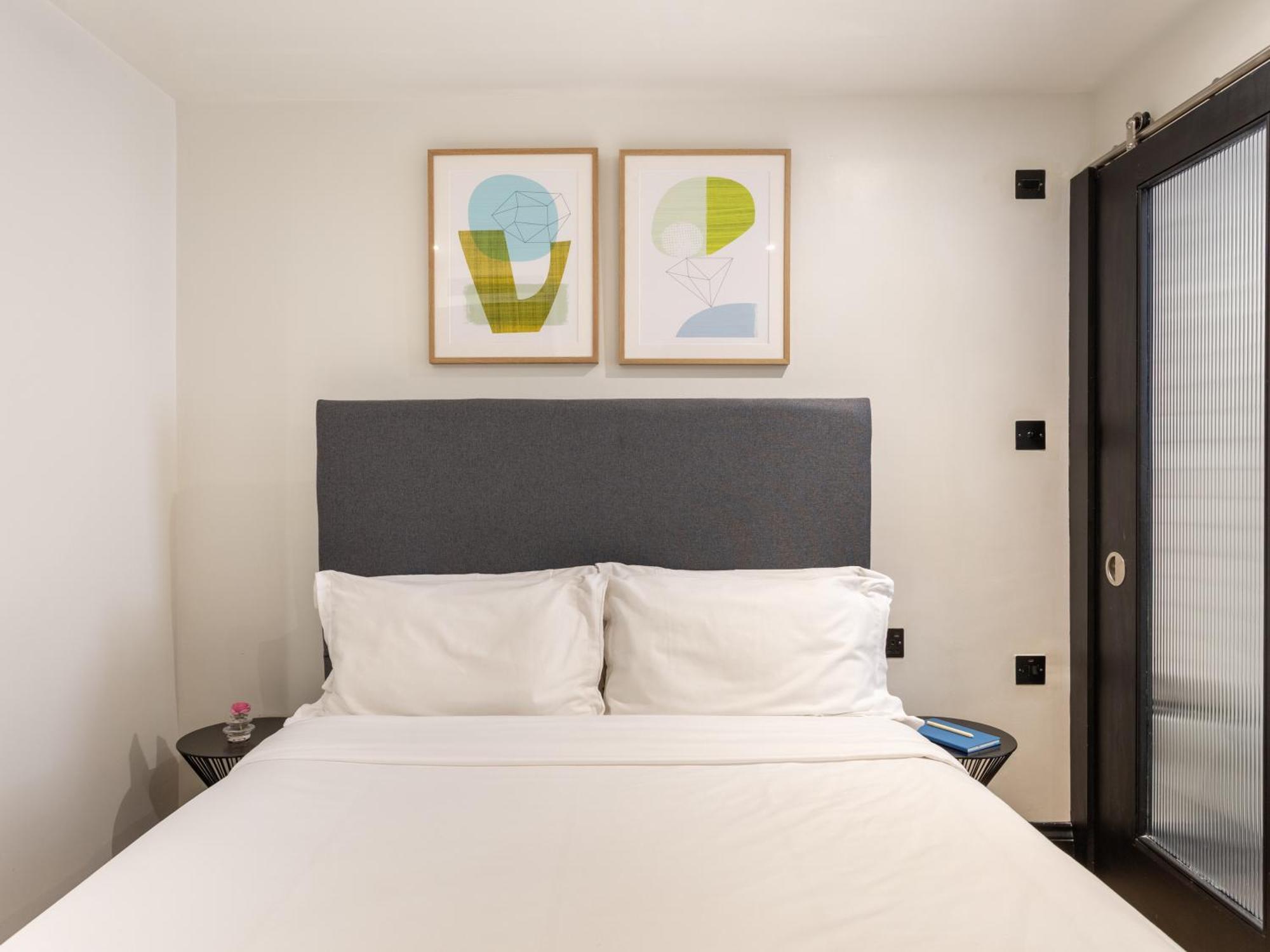 Double Room,1746813883:JPEG