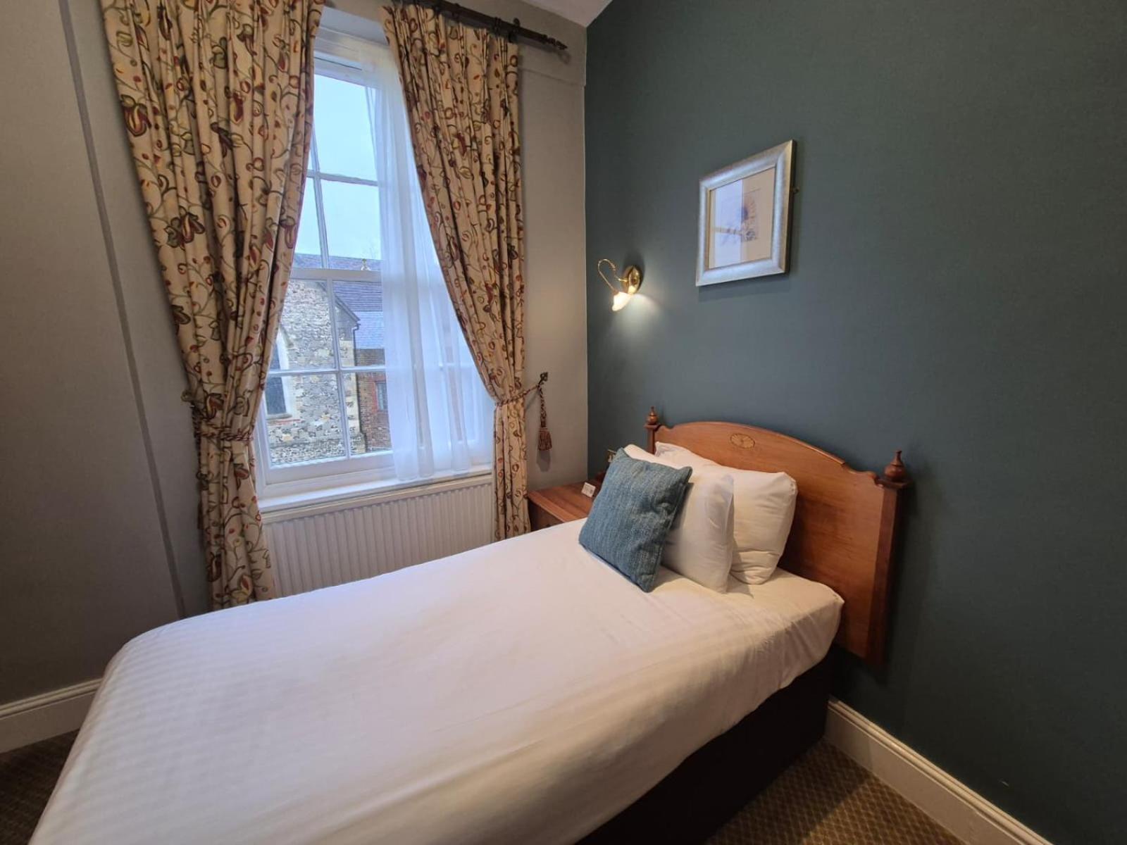 Standard Single Room,1746834959:JPEG