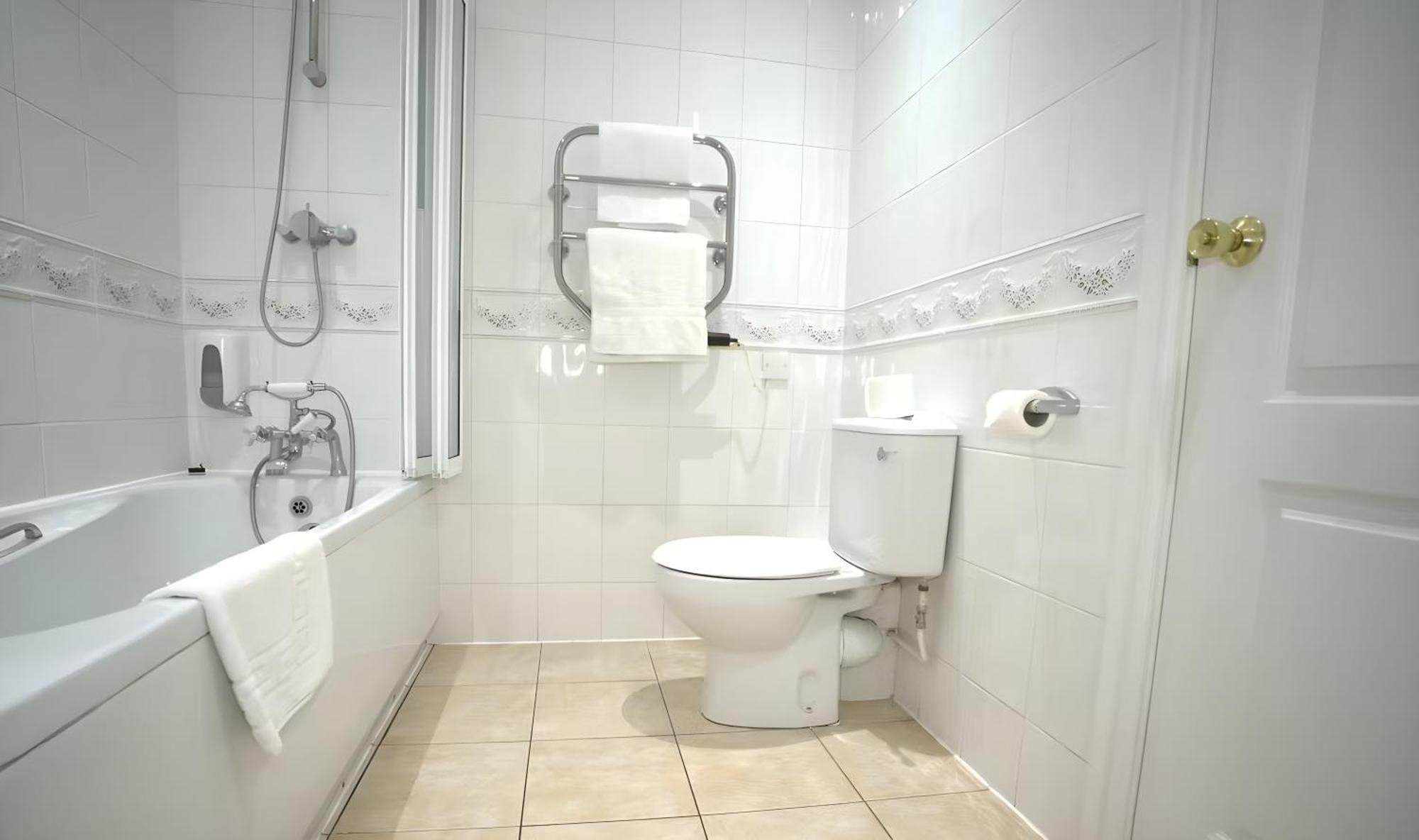 Superior Family Room,1746834967:JPEG