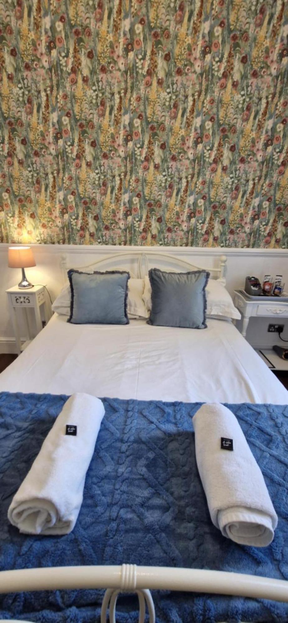 Deluxe Double Room Shower,1747291537:JPEG