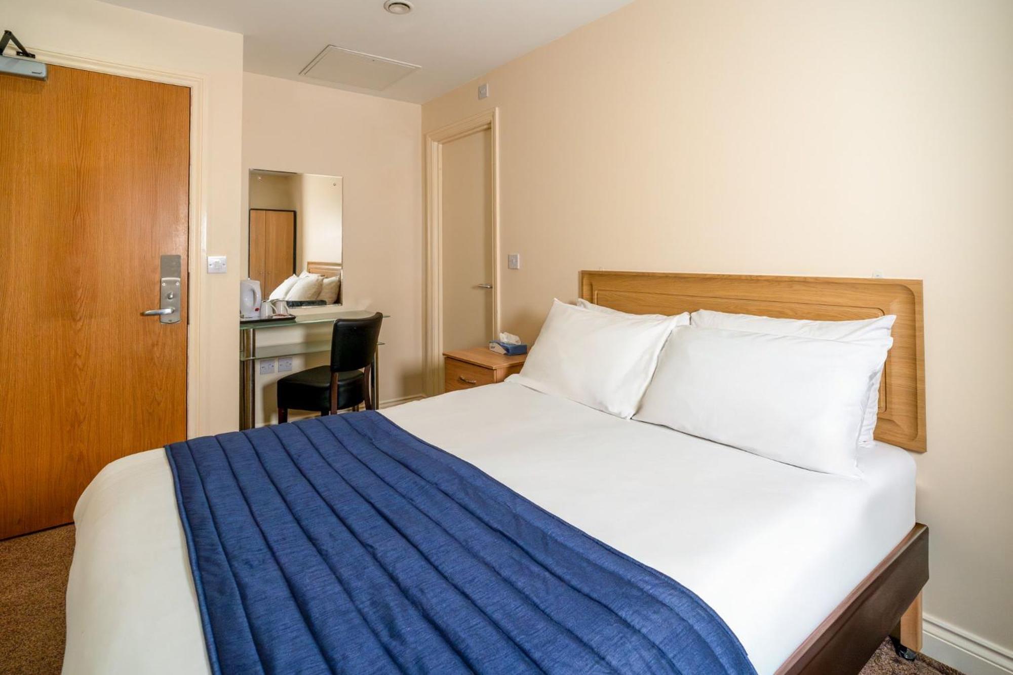 Small Double Room Without Window