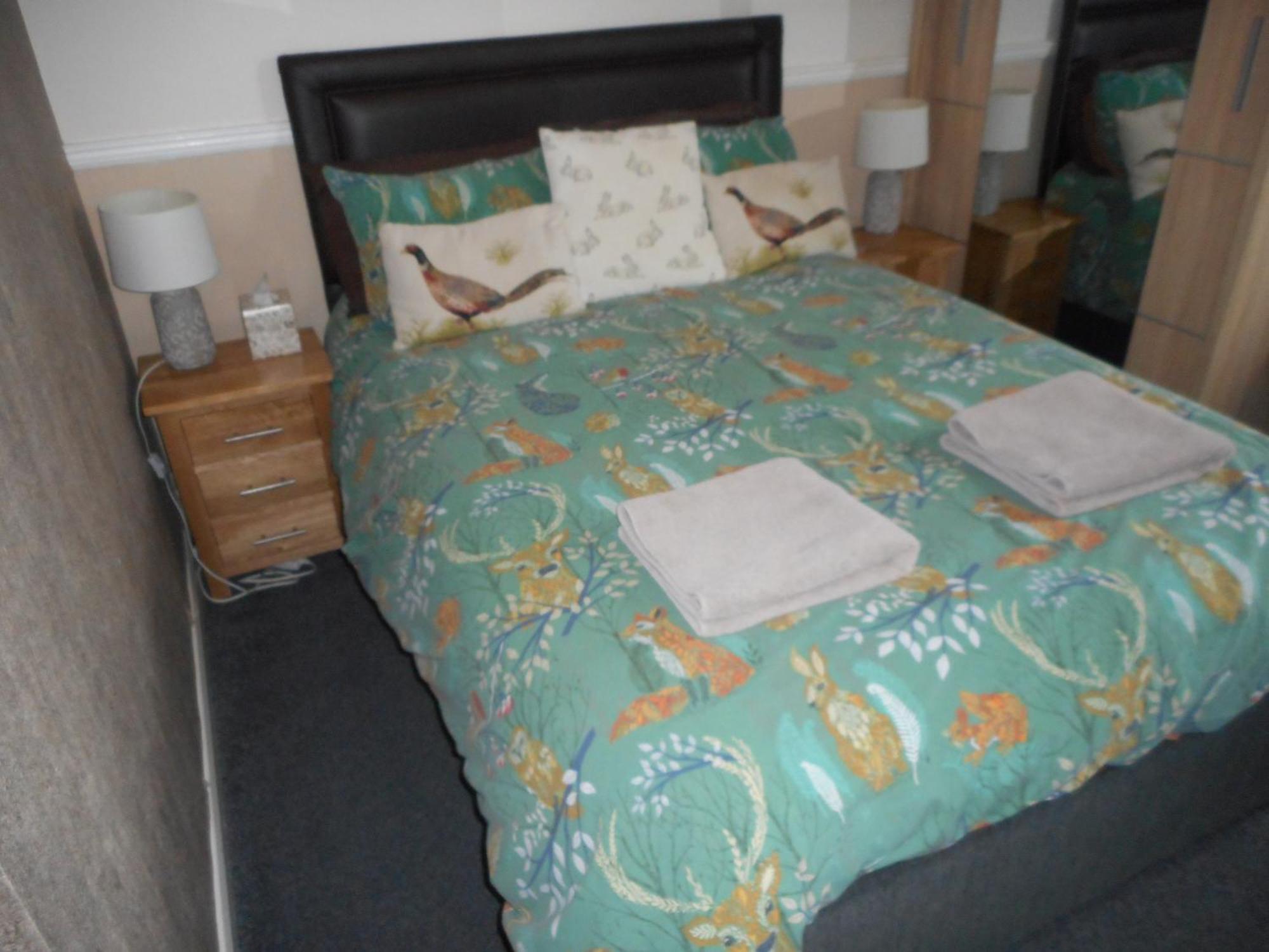 Small Double Room,1758785126:JPEG