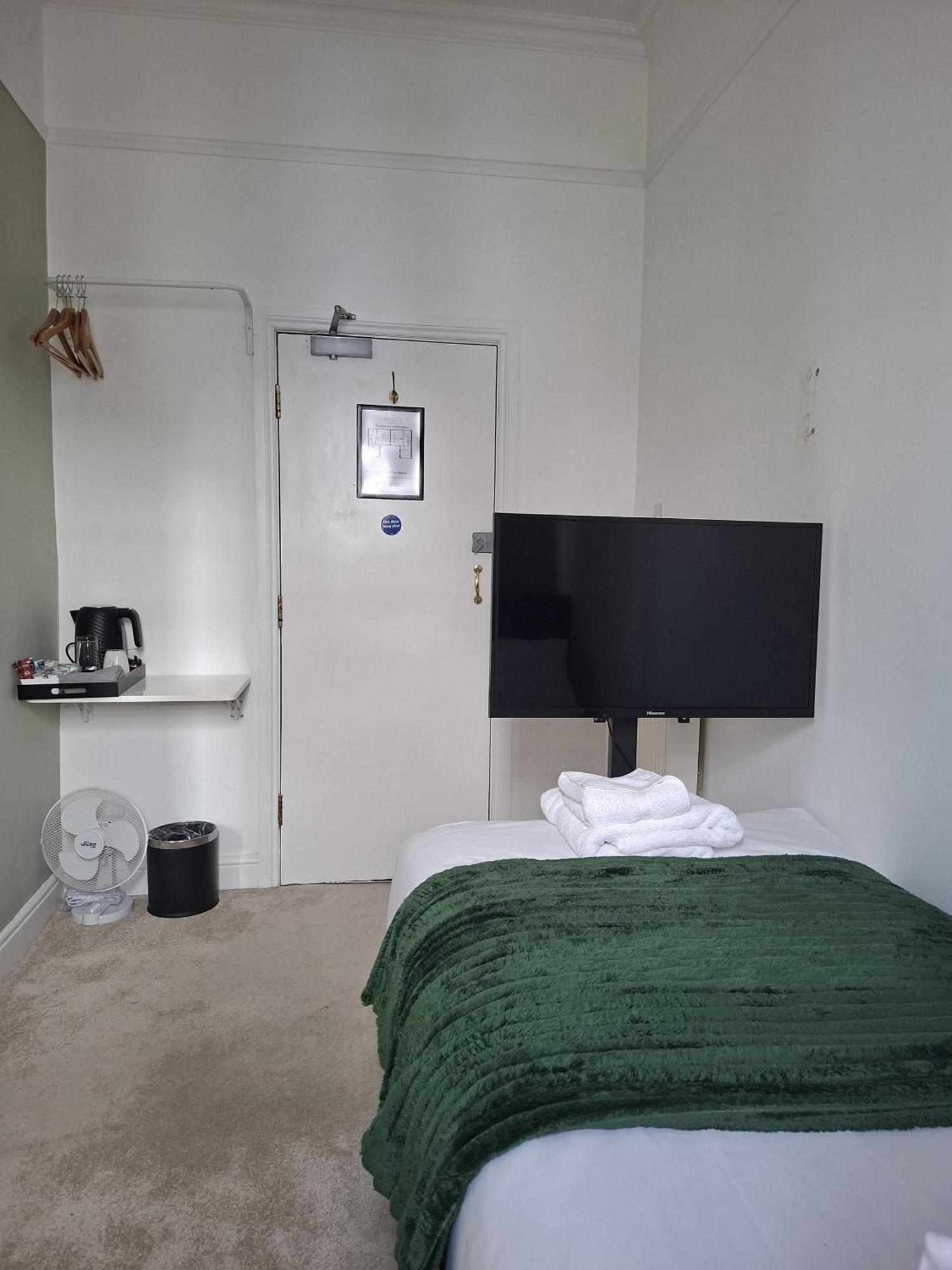 Single room Private Bathroom