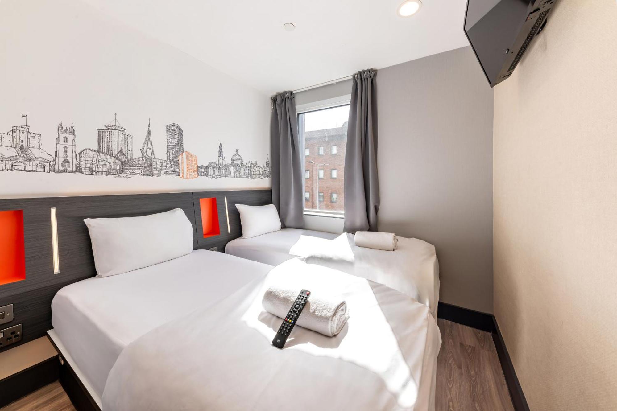 Twin Room with Window,1765686878:JPEG