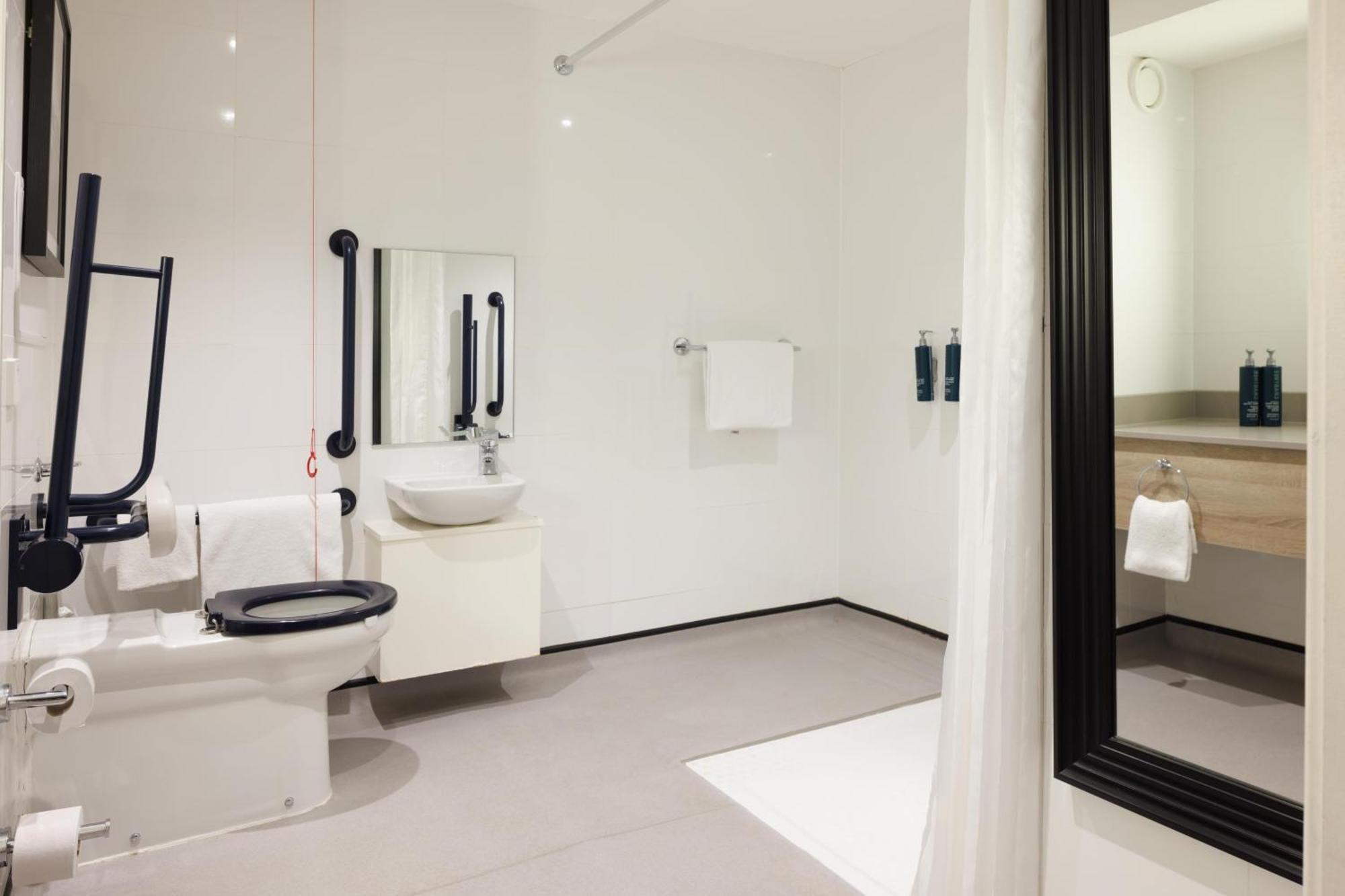 Queen Guest Room with Two Queen Beds - Mobility Access