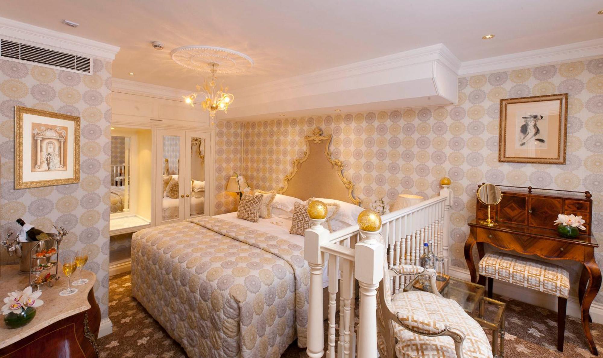 Executive Suite,1770443655:JPEG