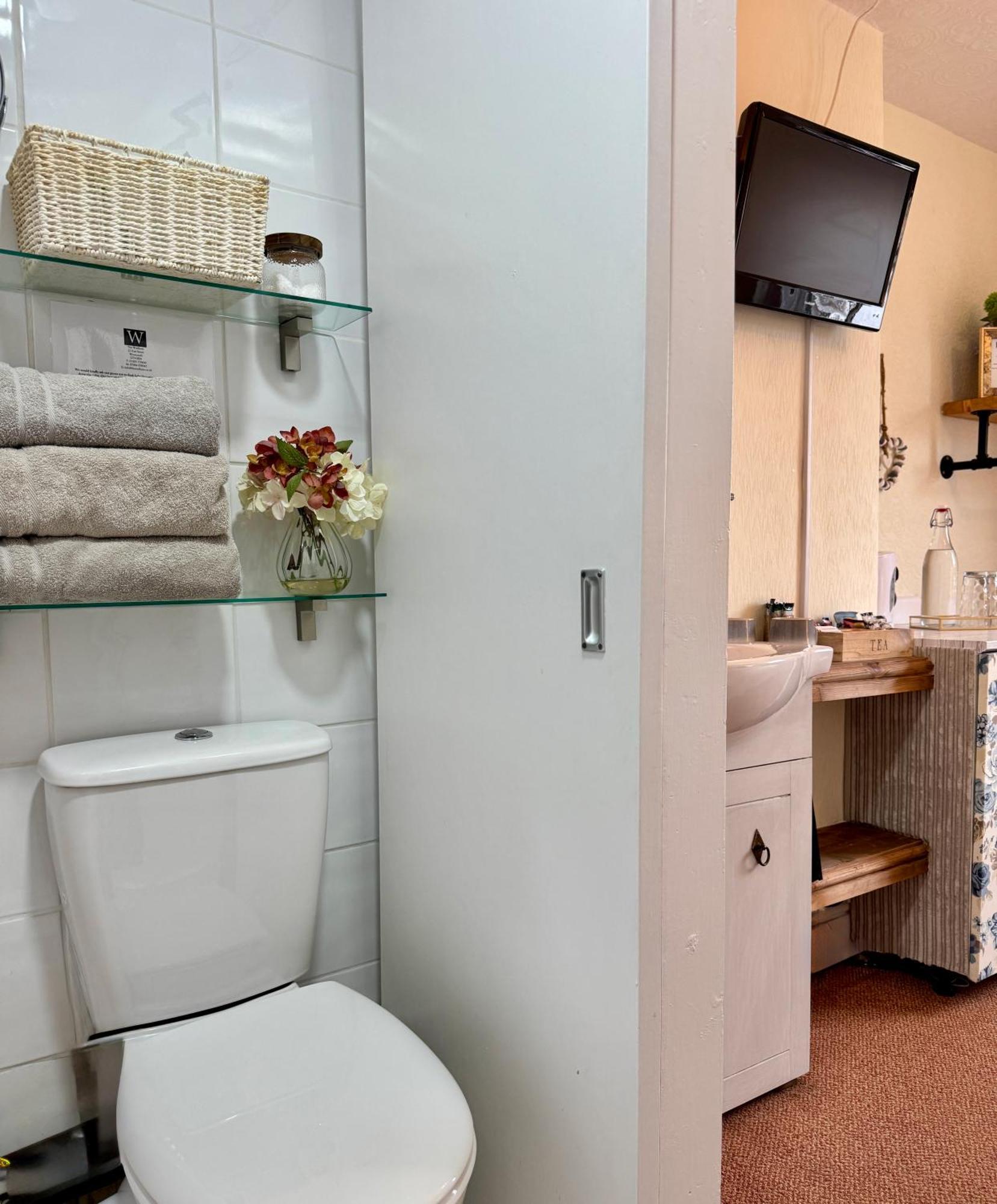 Double Room,1771599845:JPEG