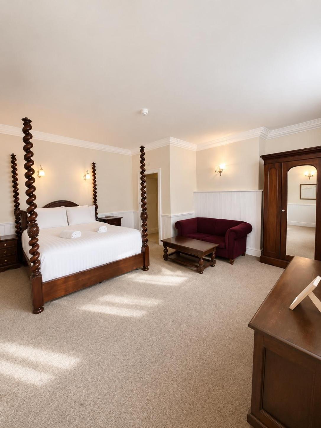 Four Poster/Canopy Room - Non Smoking