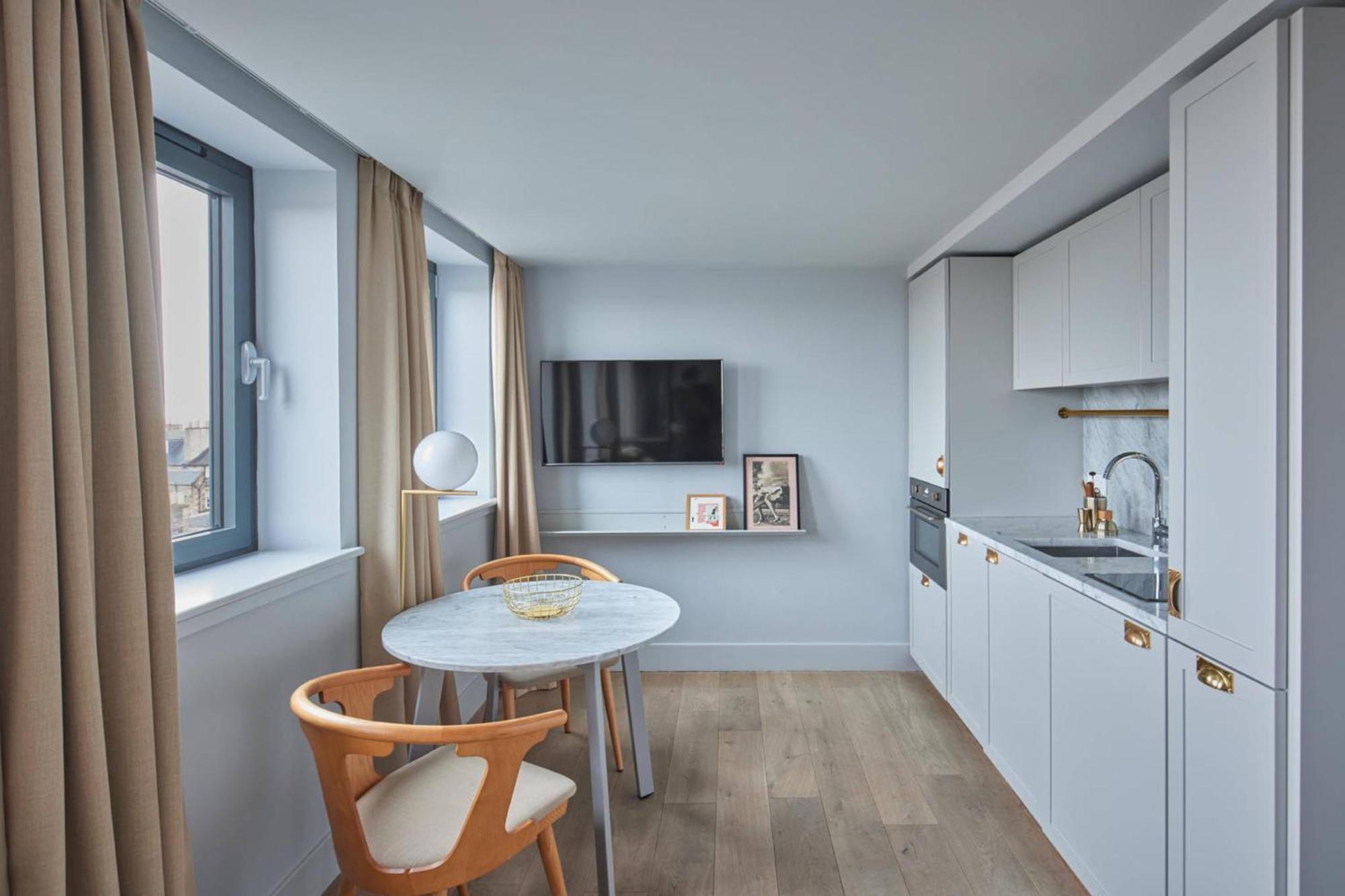 Open Plan Suite - Panoramic View