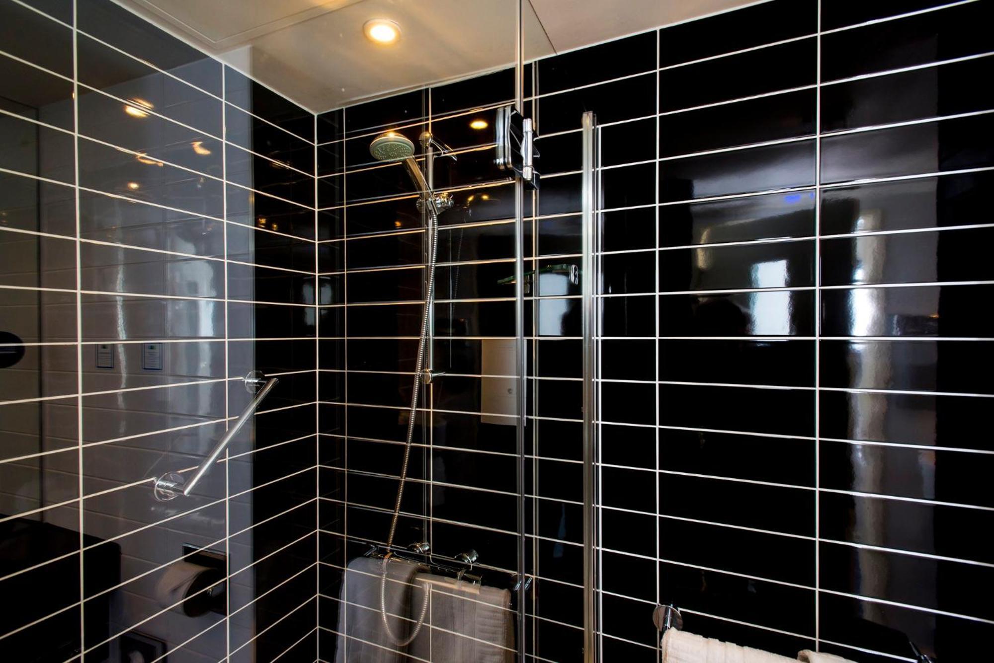 Standard Twin Room with Free Hot Breakfast
