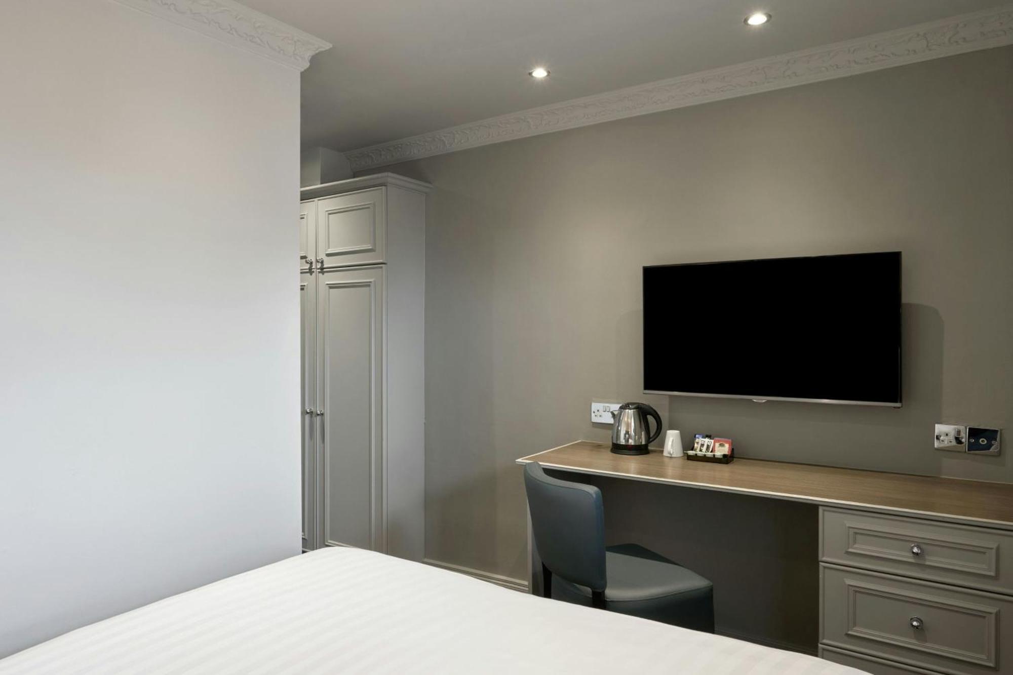 Compact Solo Small Room with One Double Bed
