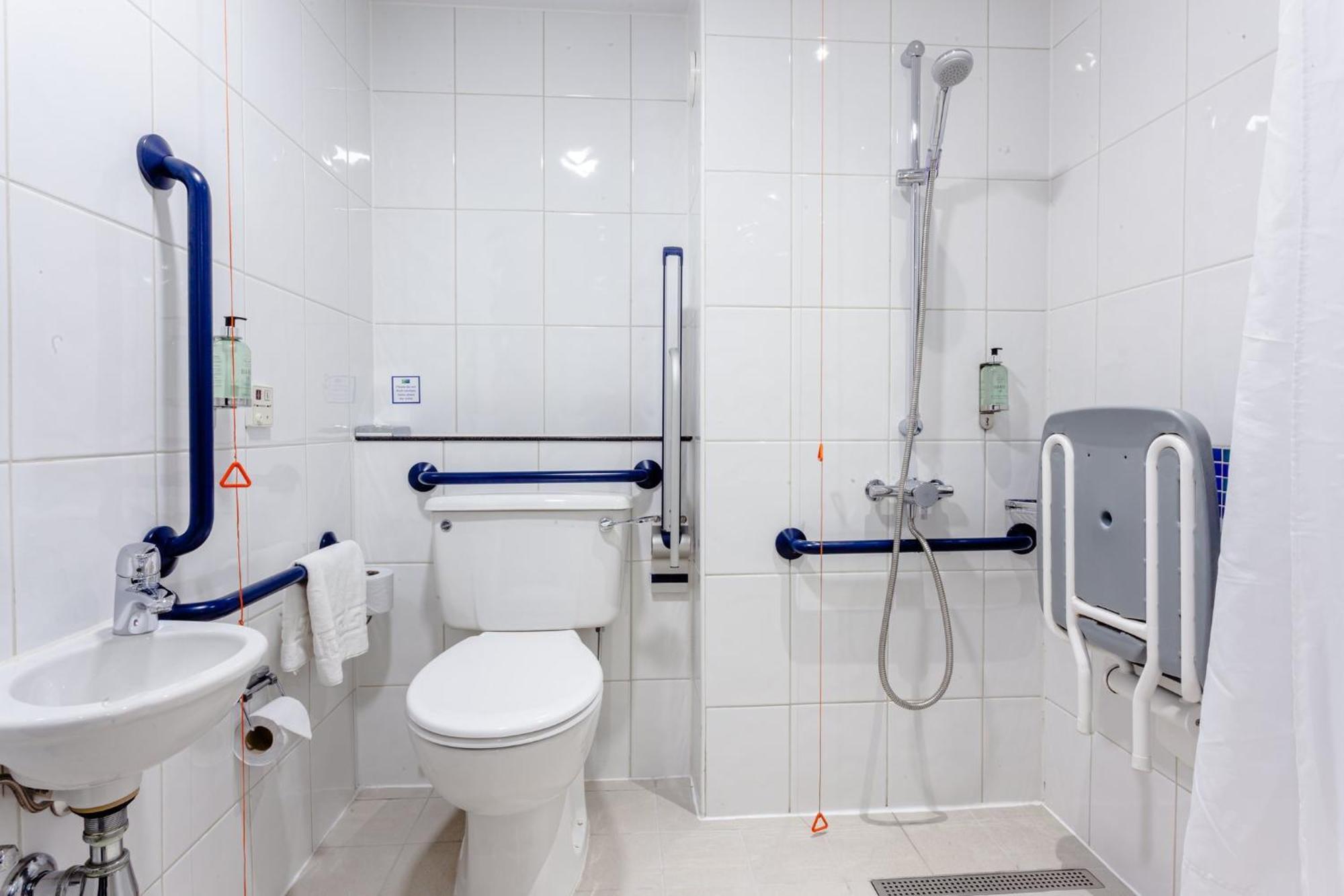 Standard Double Room with Free Hot Breakfast - Accessible
