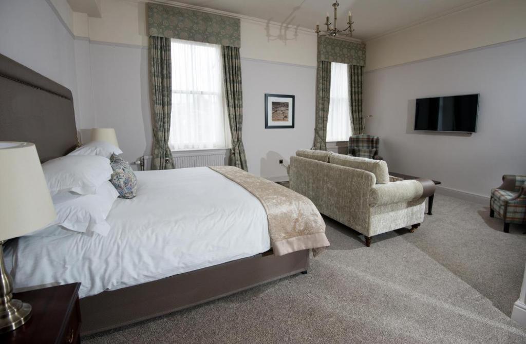 Standard Family Room 3