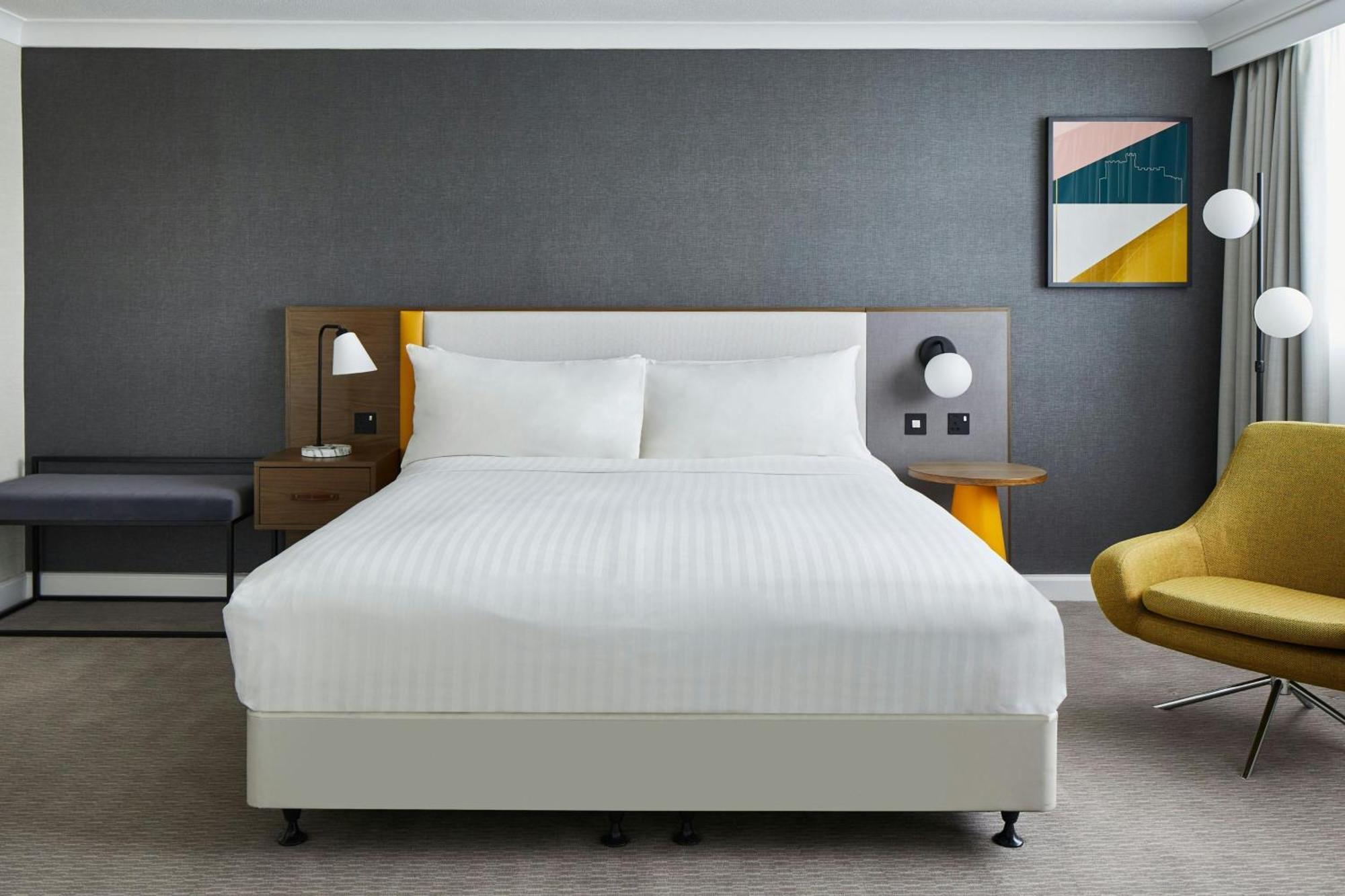 One-Bedroom Large Suite - Executive Lounge Access
