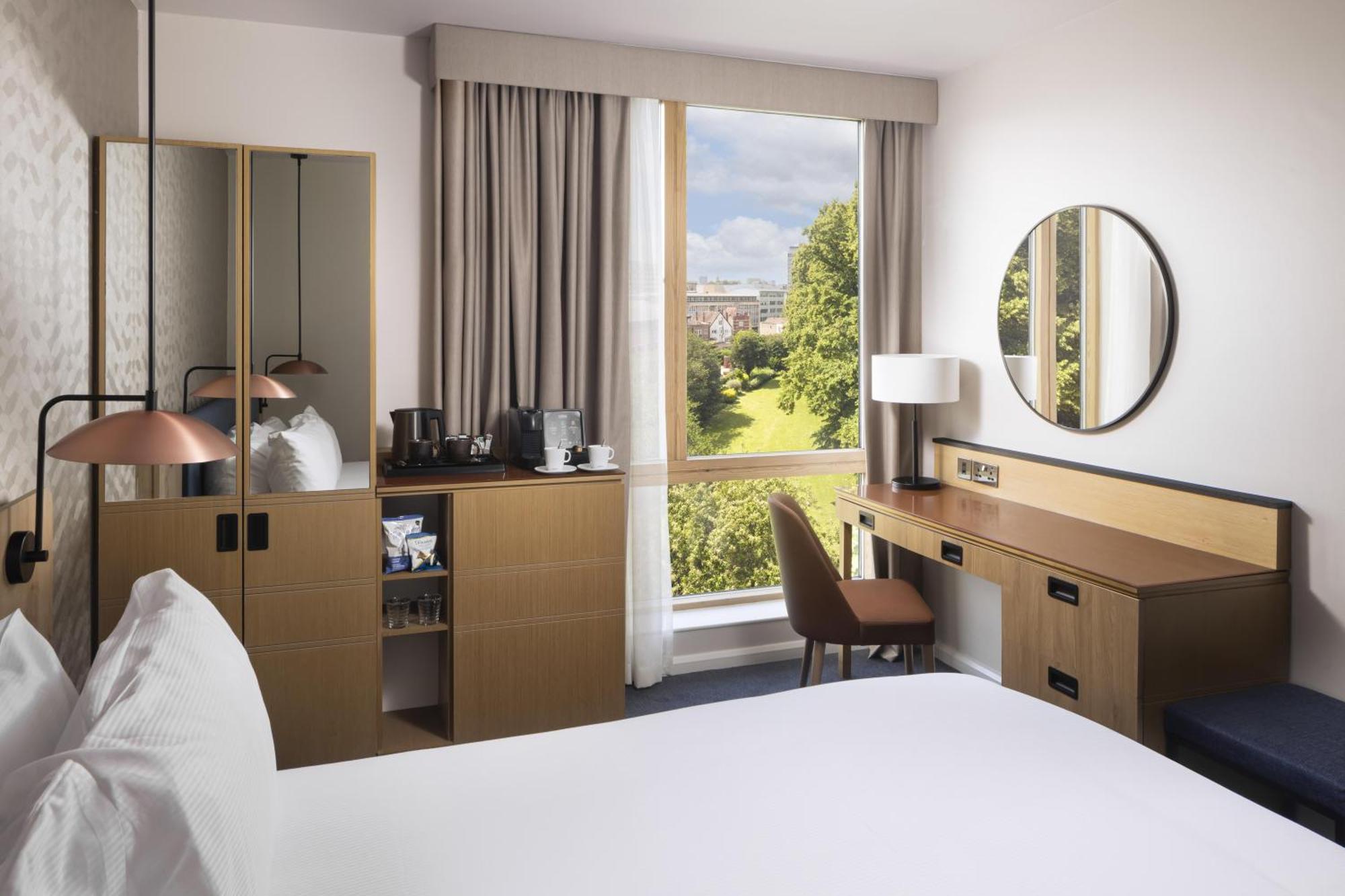 Queen Room with Park View