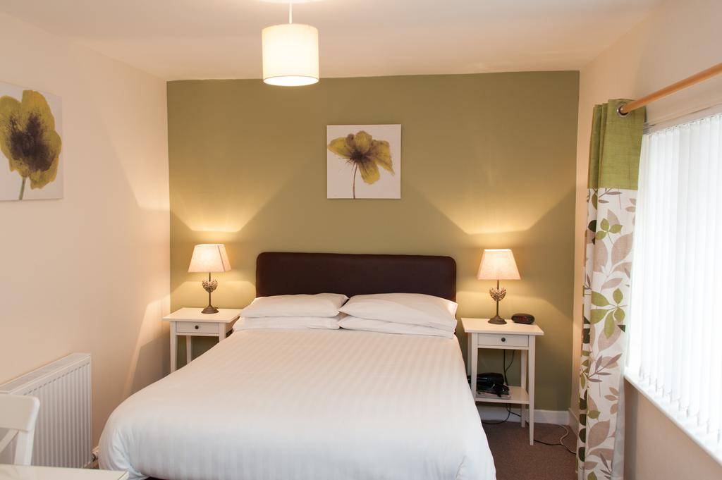 Small Double Room,191148235:JPEG