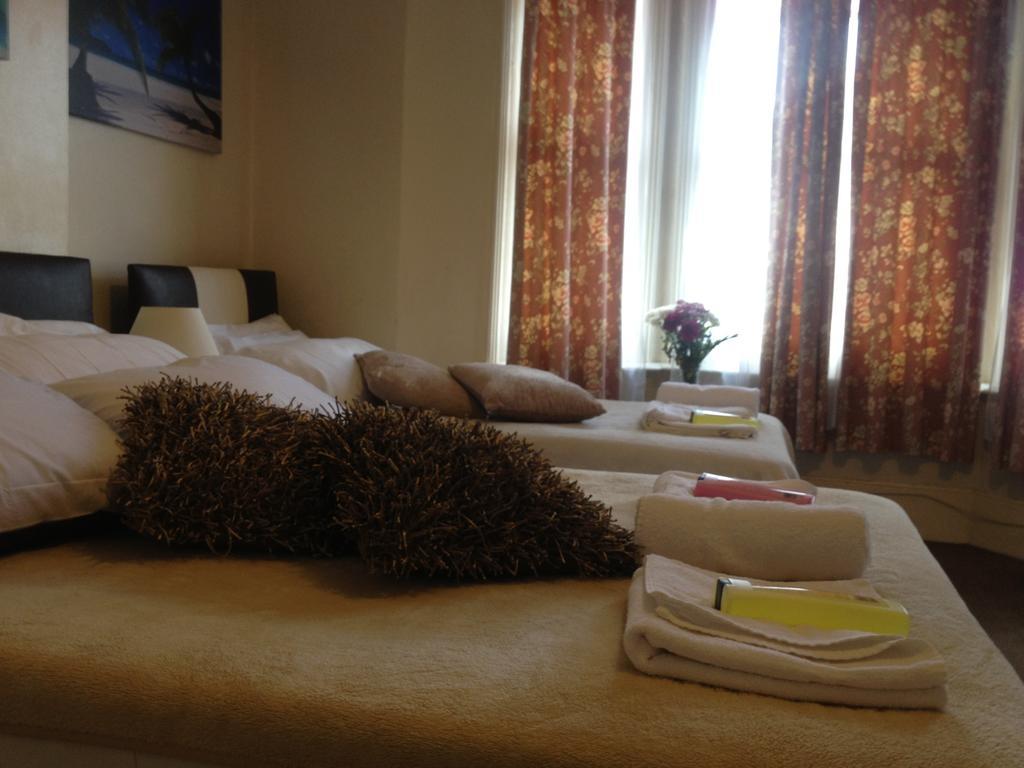 Family Room with Shared Bathroom,235018137:JPEG