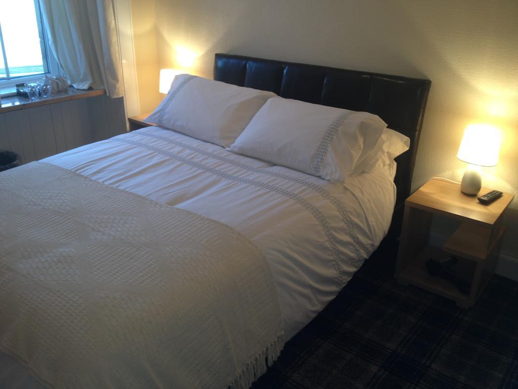 Basic Double Room with Shared Bathroom,224267750:JPEG