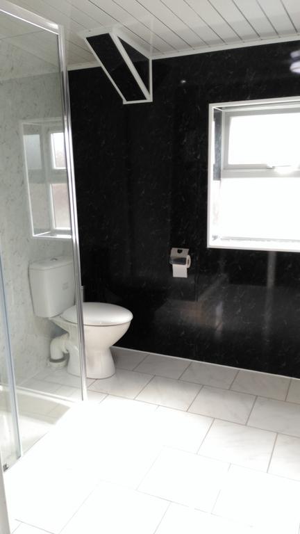Family Room with Shower,226811399:JPEG