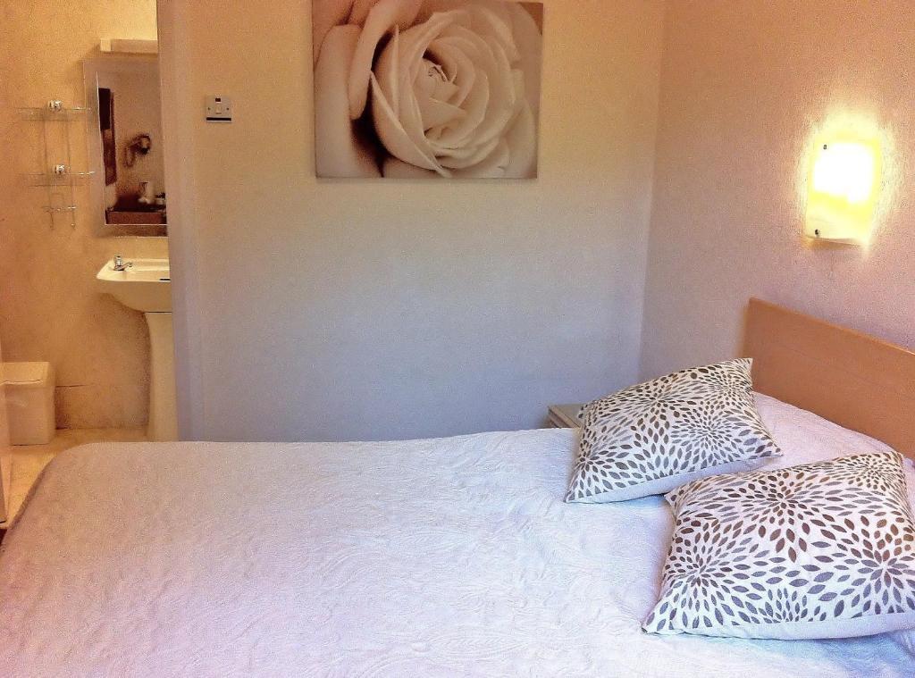 Double Room - No Pets,48273589:JPEG