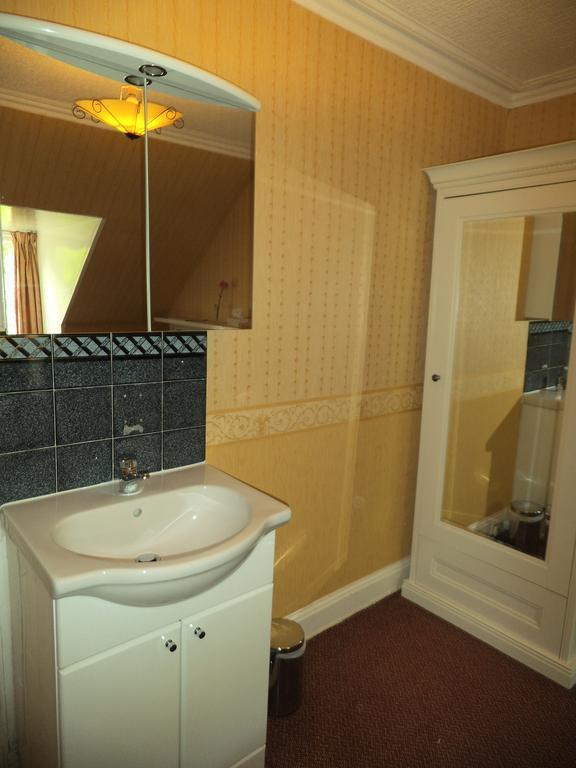 Basic Double Room with Shared Bathroom,249980557:JPEG