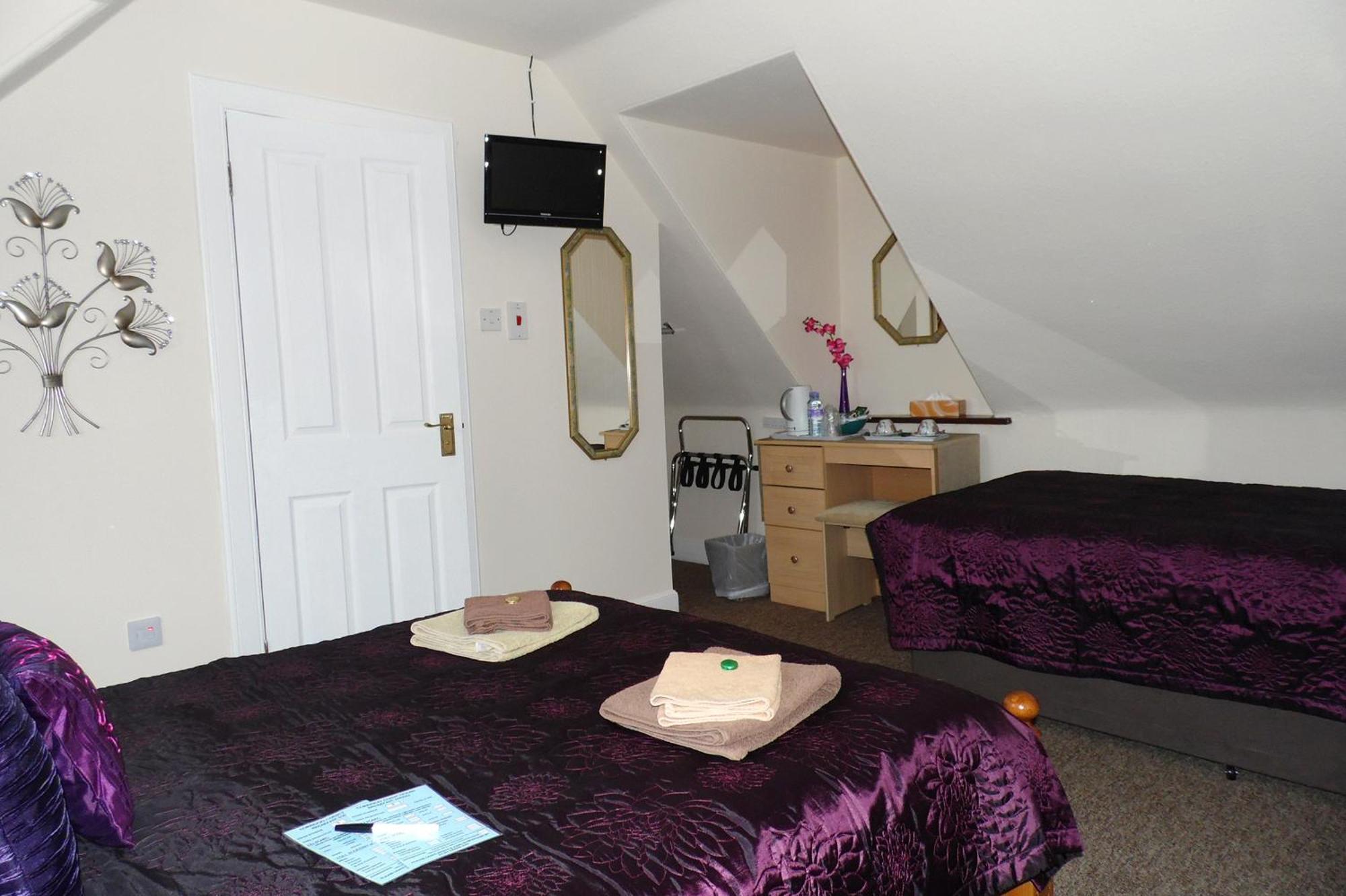 Standard Double or Twin Room,25476861:JPEG