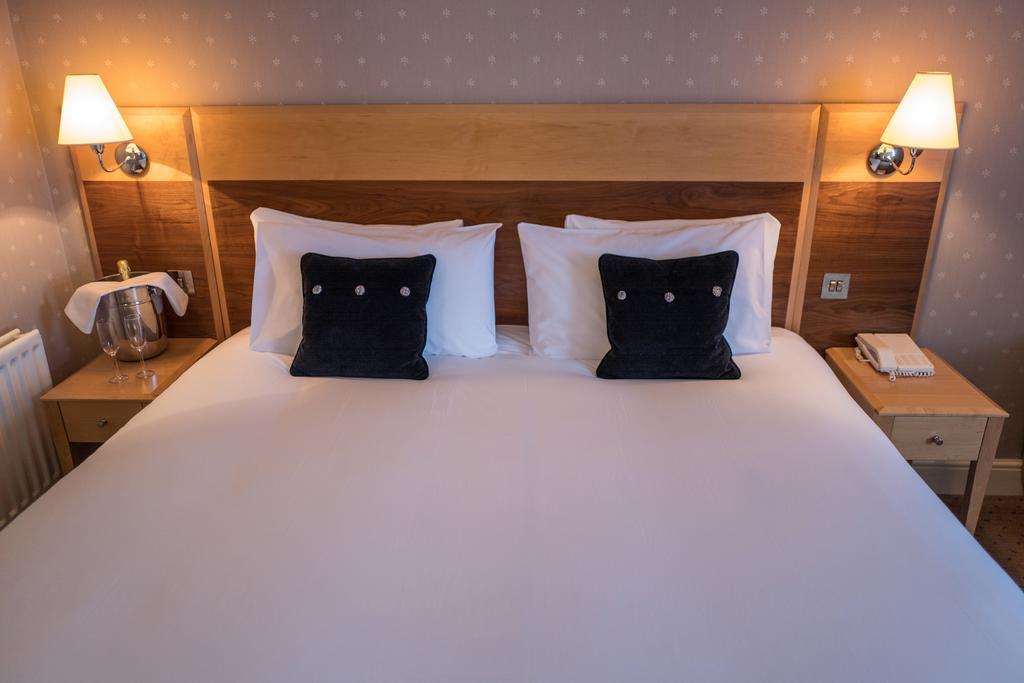 Ambassador Twin Room (Inc FREE PARKING, POOL & GYM),1742566730:JPEG