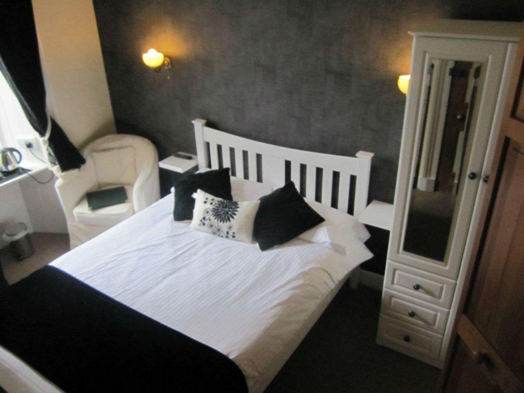 Single Room Bathroom,1673941225:JPEG