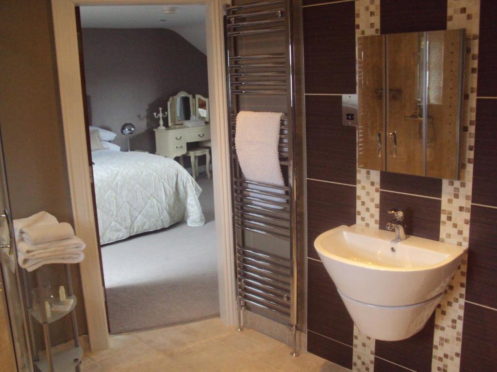 Executive Suite with Garden View,27359501:JPEG