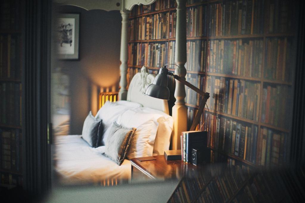 Double Room with Four Poster Bed - 1st Floor Front,27364808:JPEG